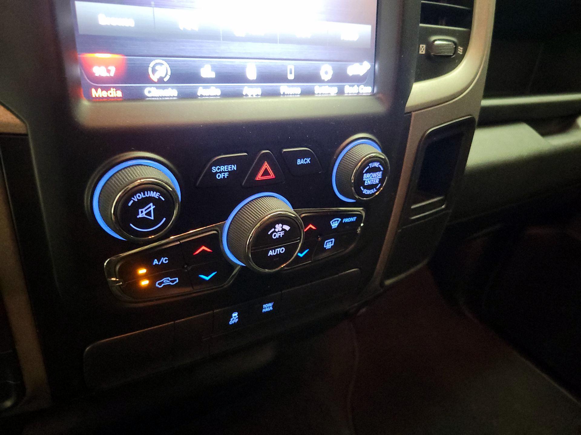 Thumbnail: 2021 RAM 1500 Classic - 16
