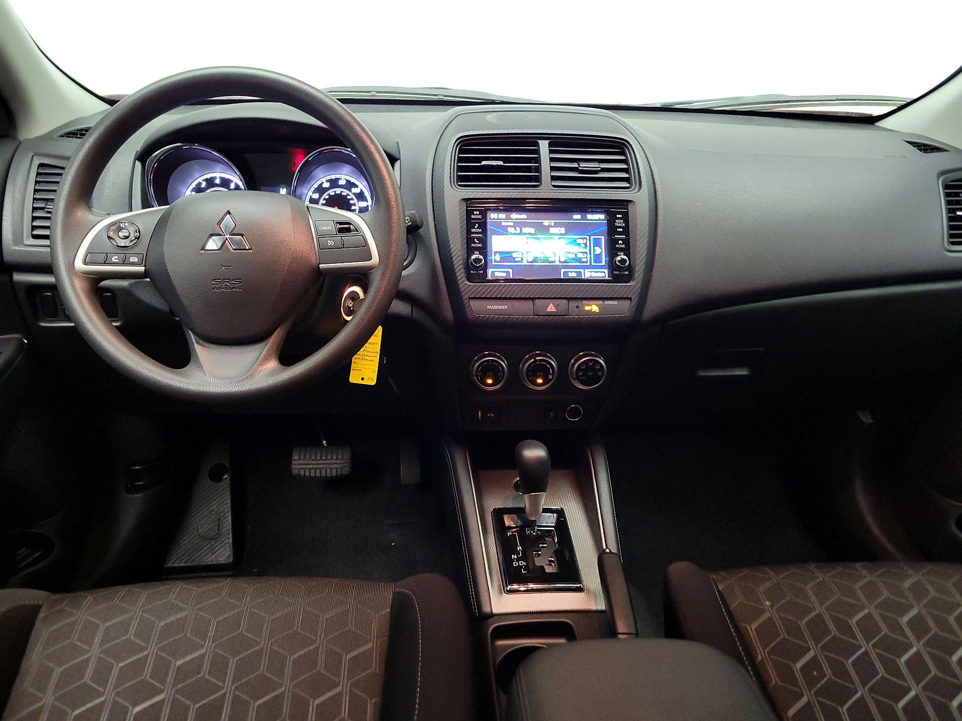 Thumbnail: 2023 Mitsubishi Outlander Sport - 9