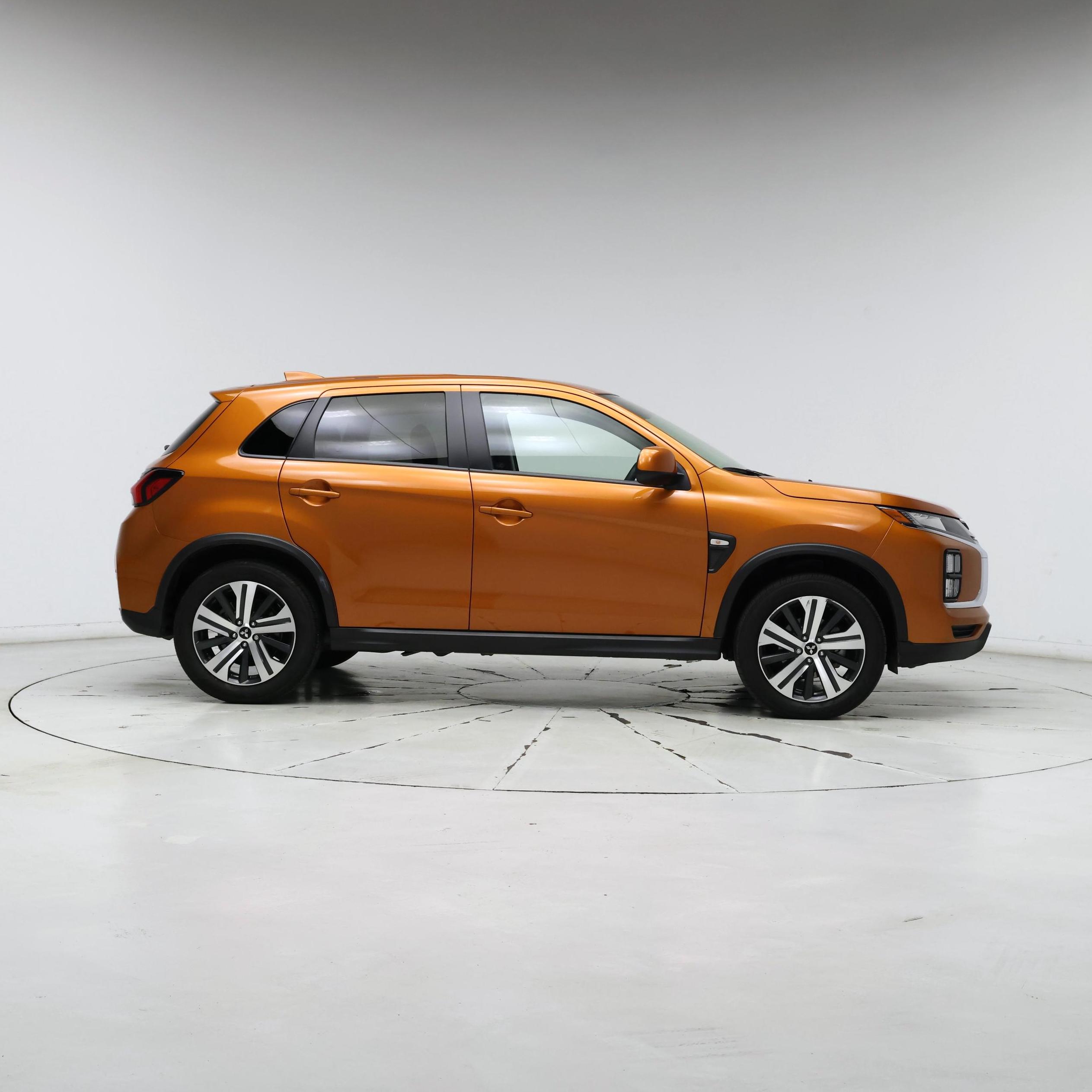 Thumbnail: 2023 Mitsubishi Outlander Sport - 7