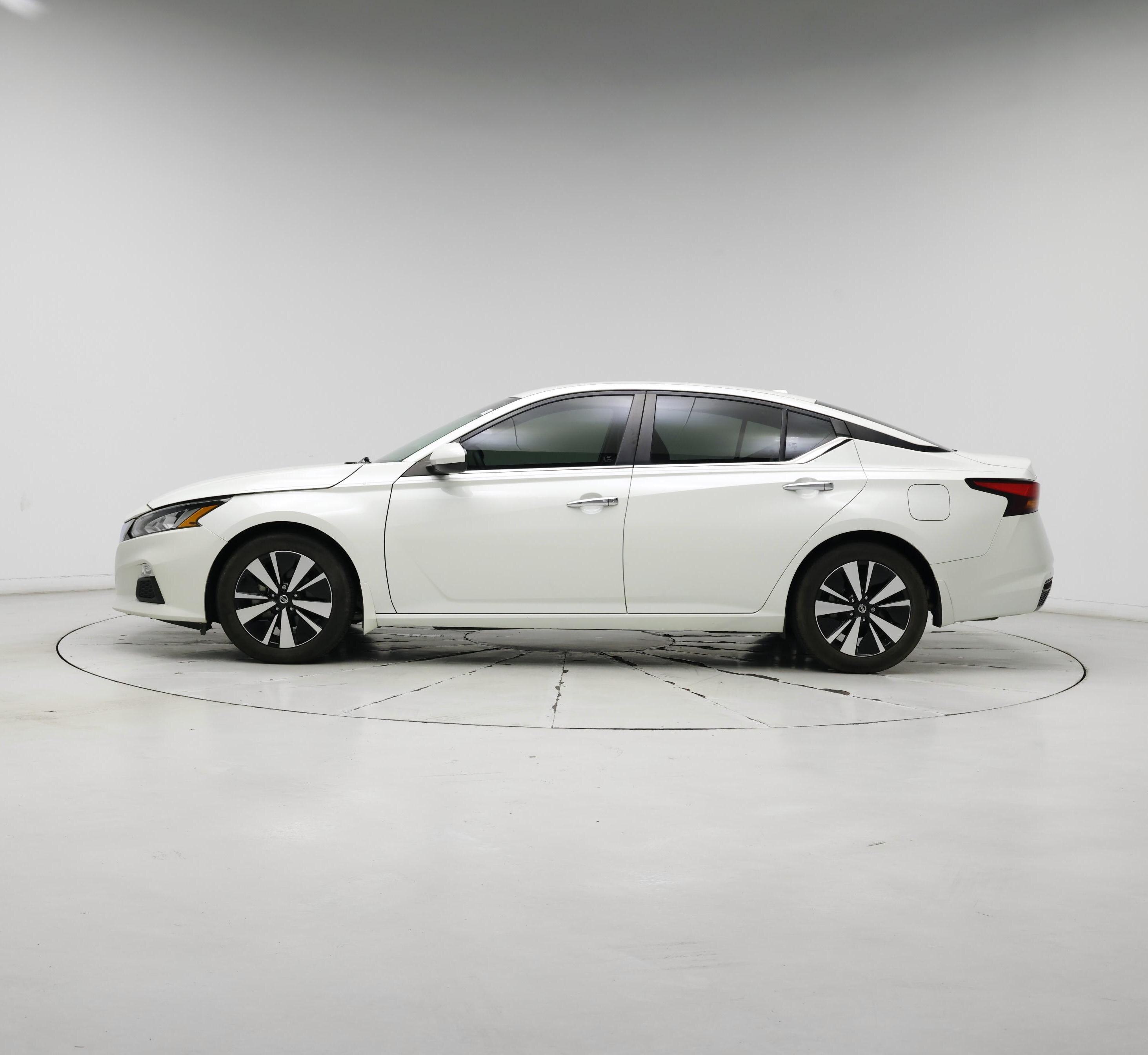 Thumbnail: 2021 Nissan Altima - 3