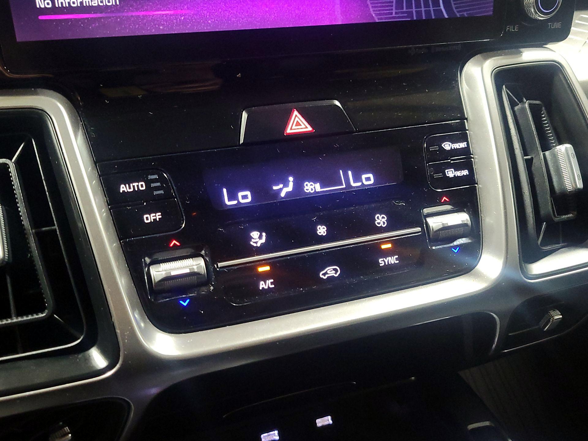Thumbnail: 2022 Kia Sorento - 17