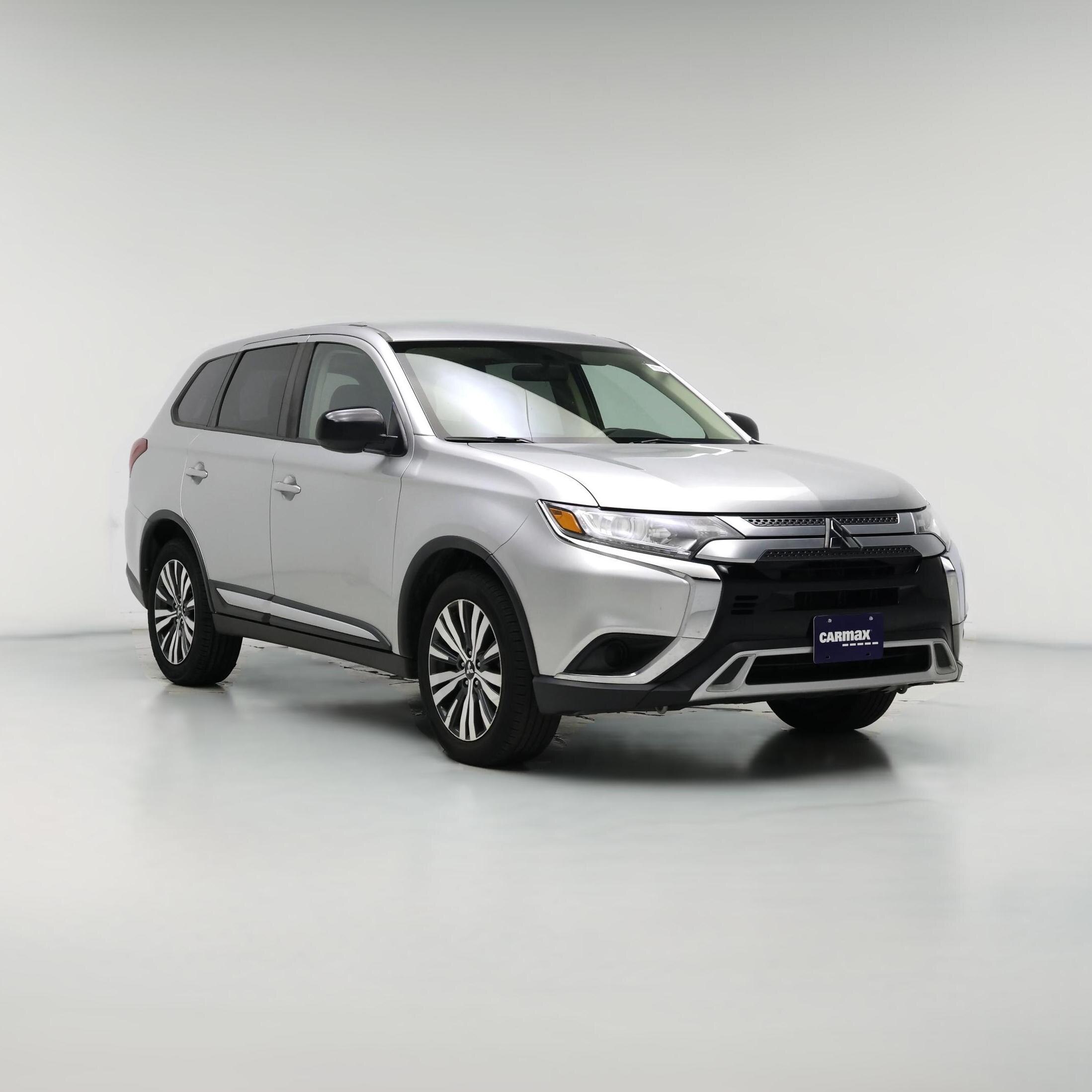 Thumbnail: 2020 Mitsubishi Outlander - 1