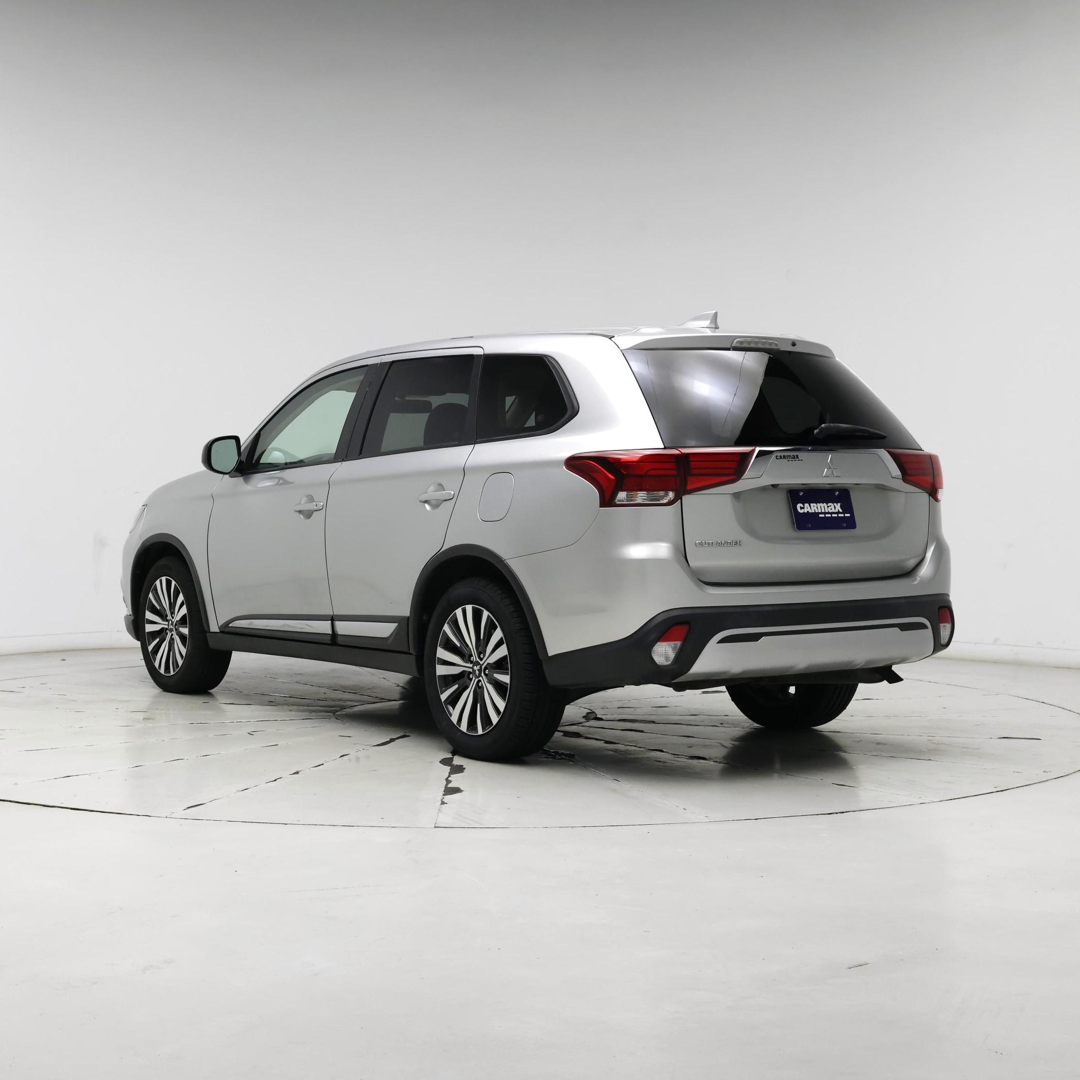 Thumbnail: 2020 Mitsubishi Outlander - 2