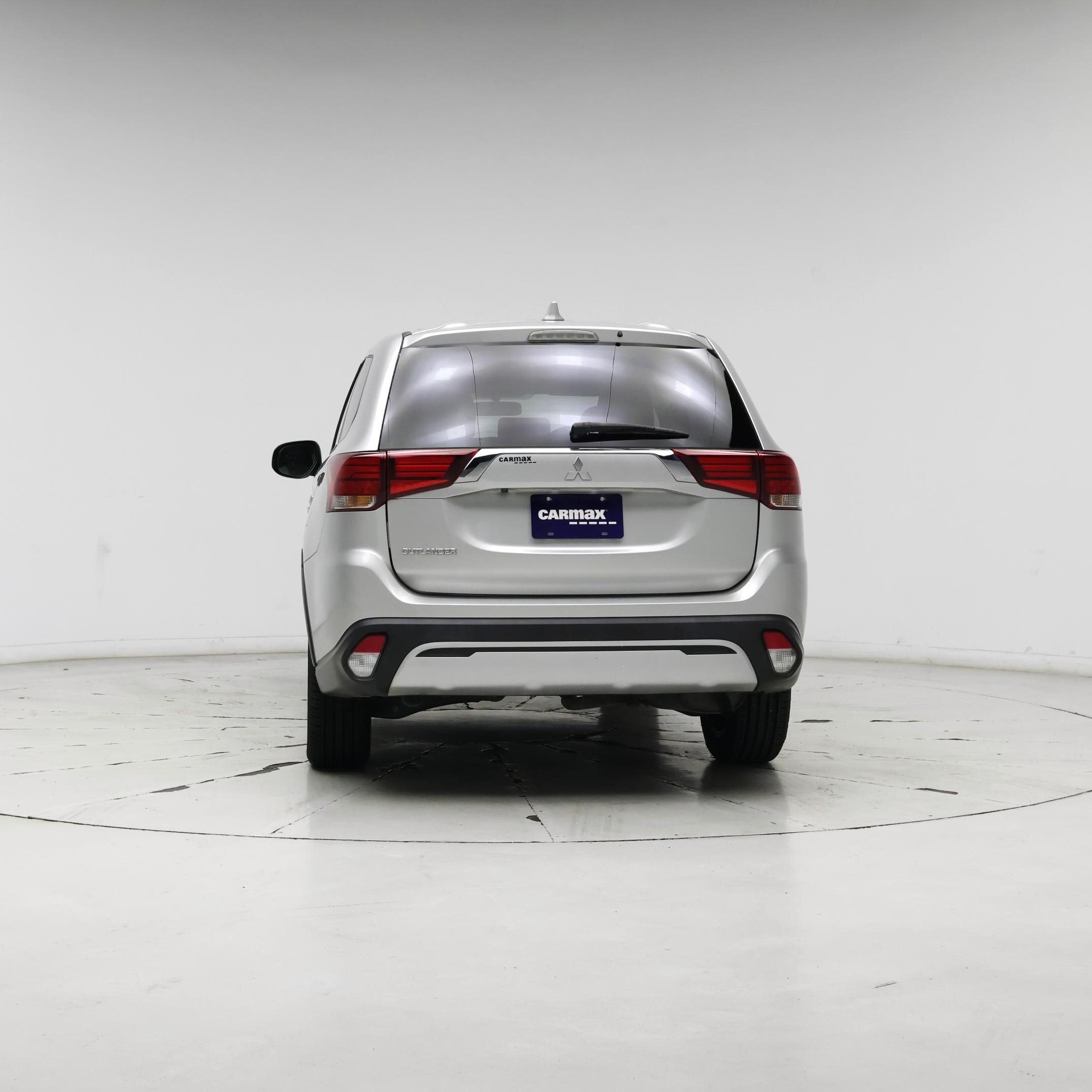 Thumbnail: 2020 Mitsubishi Outlander - 6