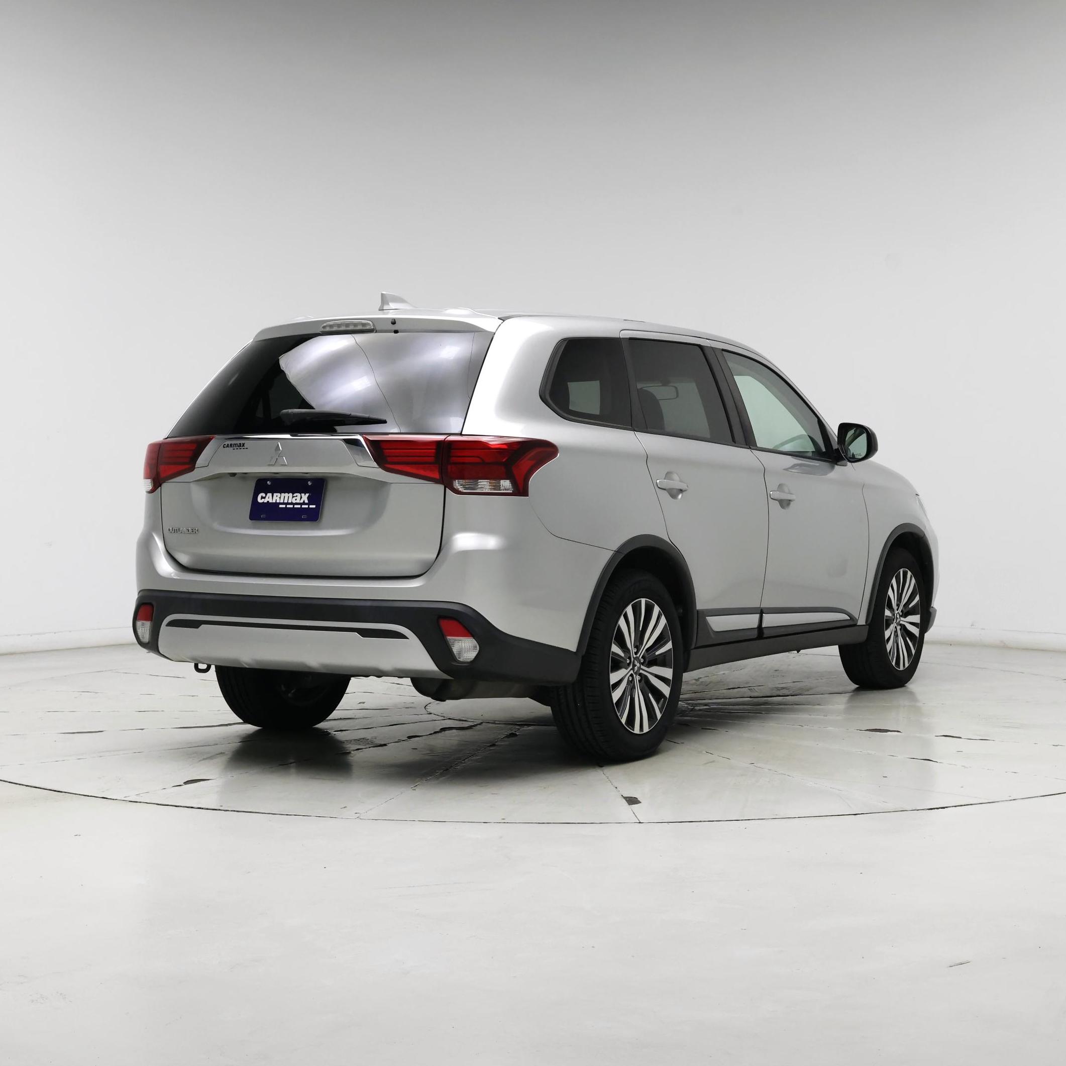Thumbnail: 2020 Mitsubishi Outlander - 8