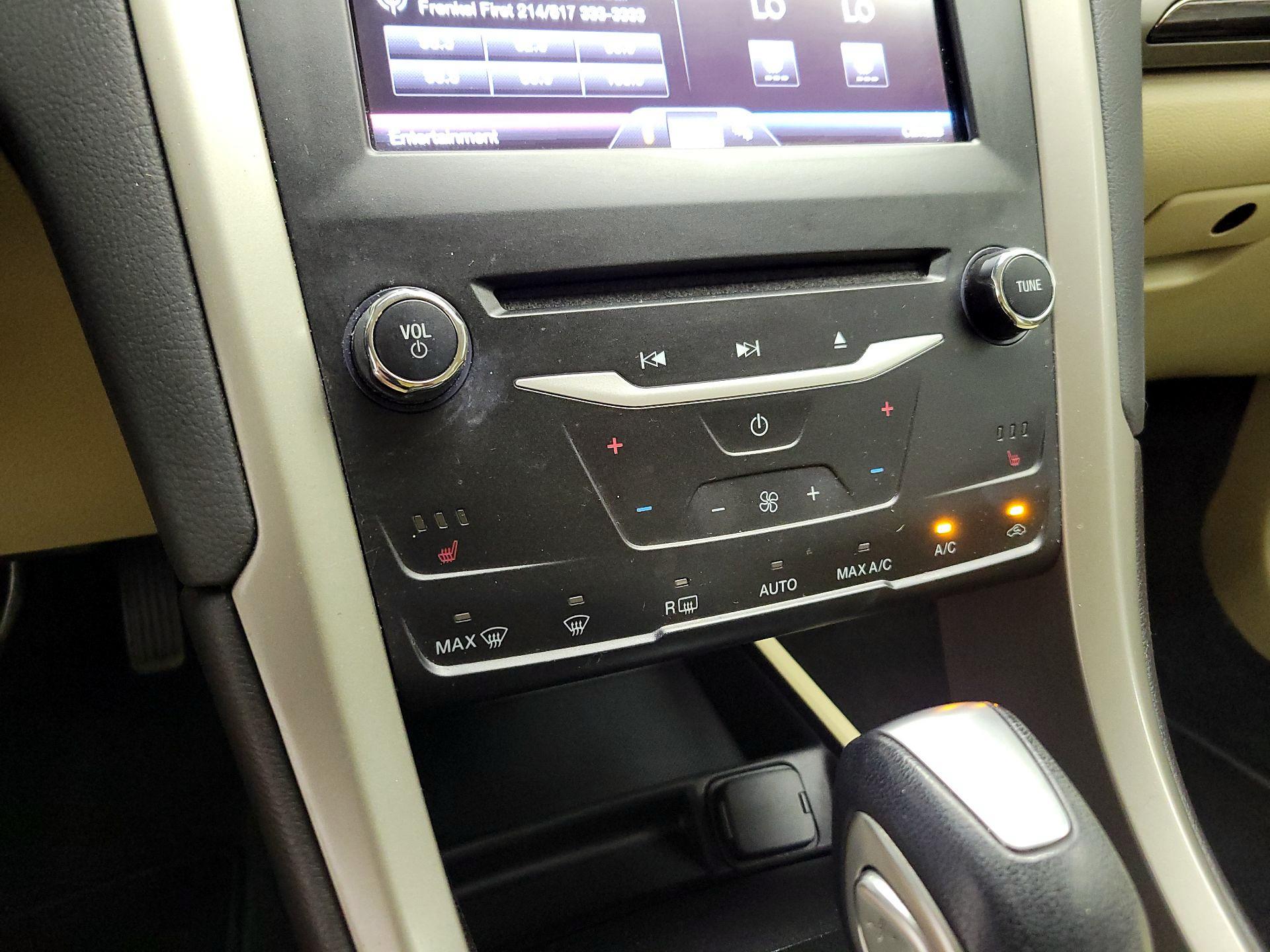 Thumbnail: 2015 Ford Fusion - 16