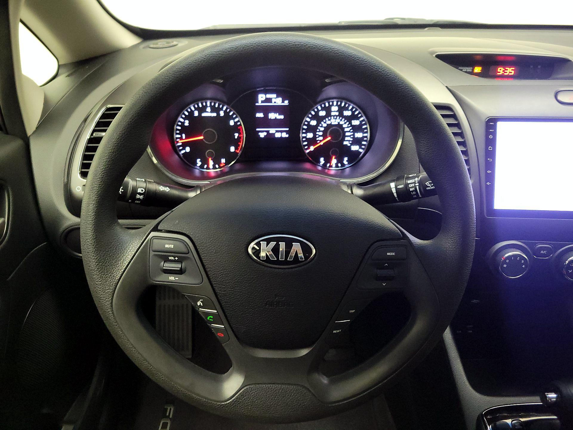 Thumbnail: 2017 Kia Forte - 10