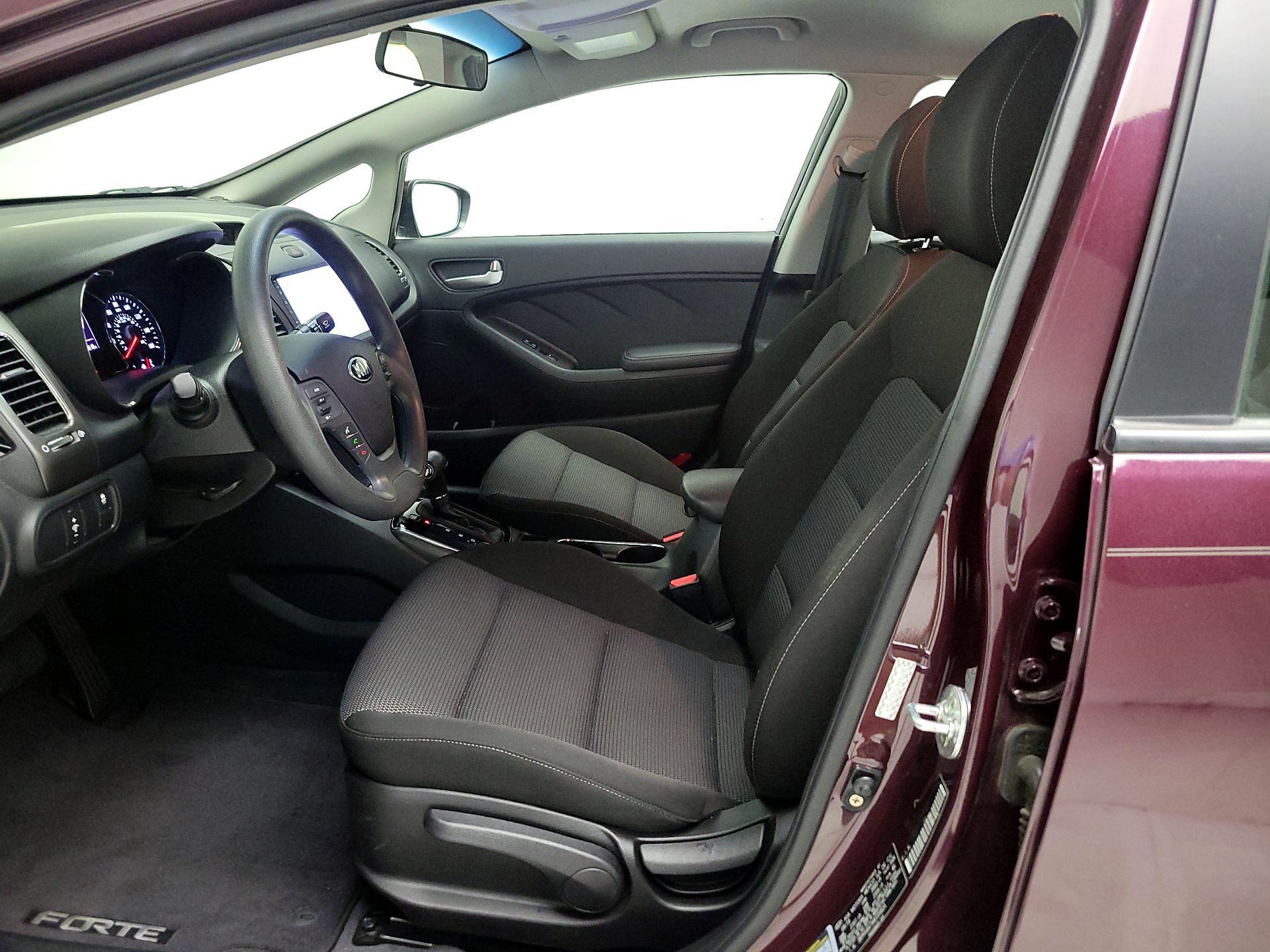Thumbnail: 2017 Kia Forte - 11