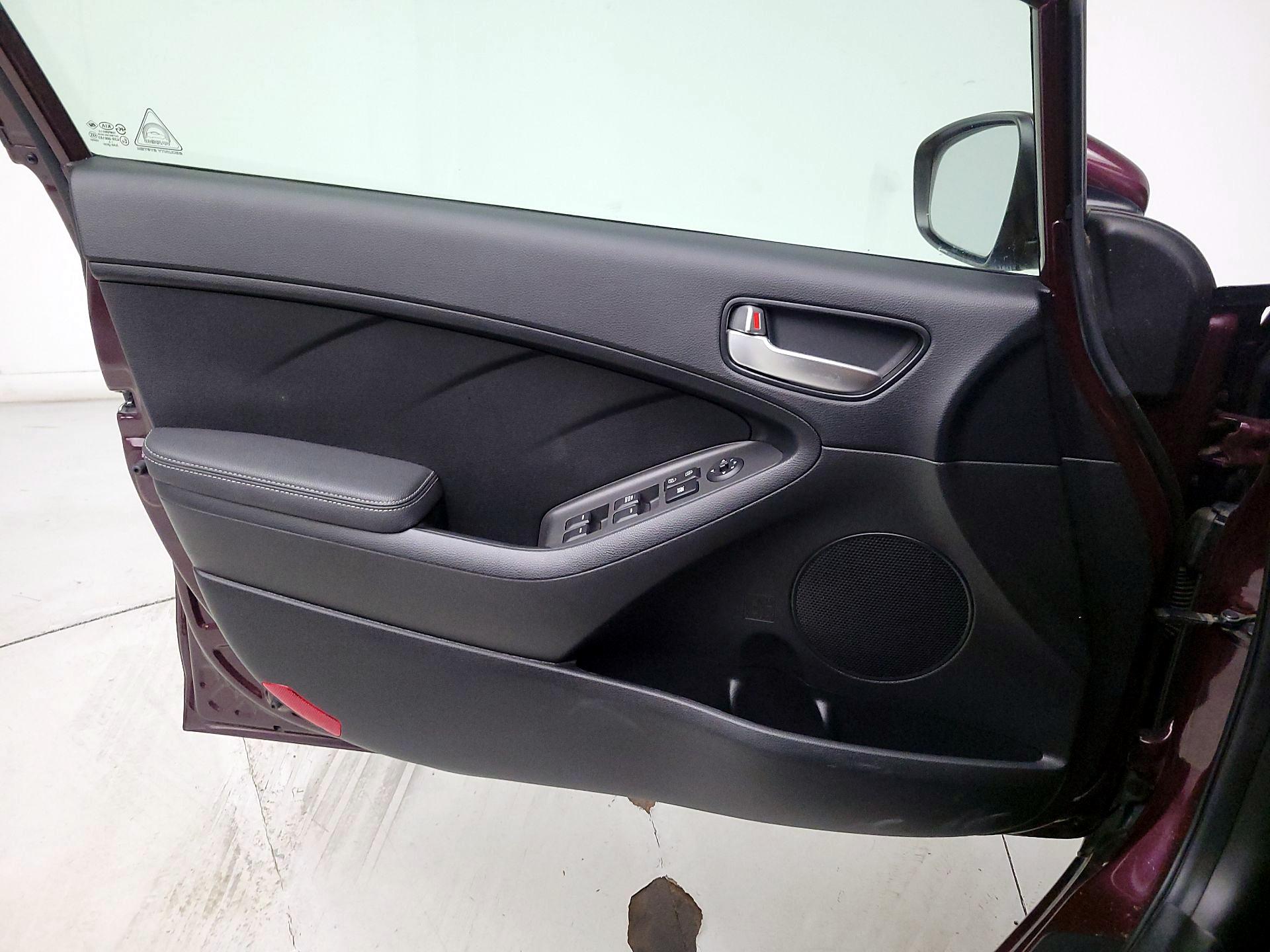 Thumbnail: 2017 Kia Forte - 12