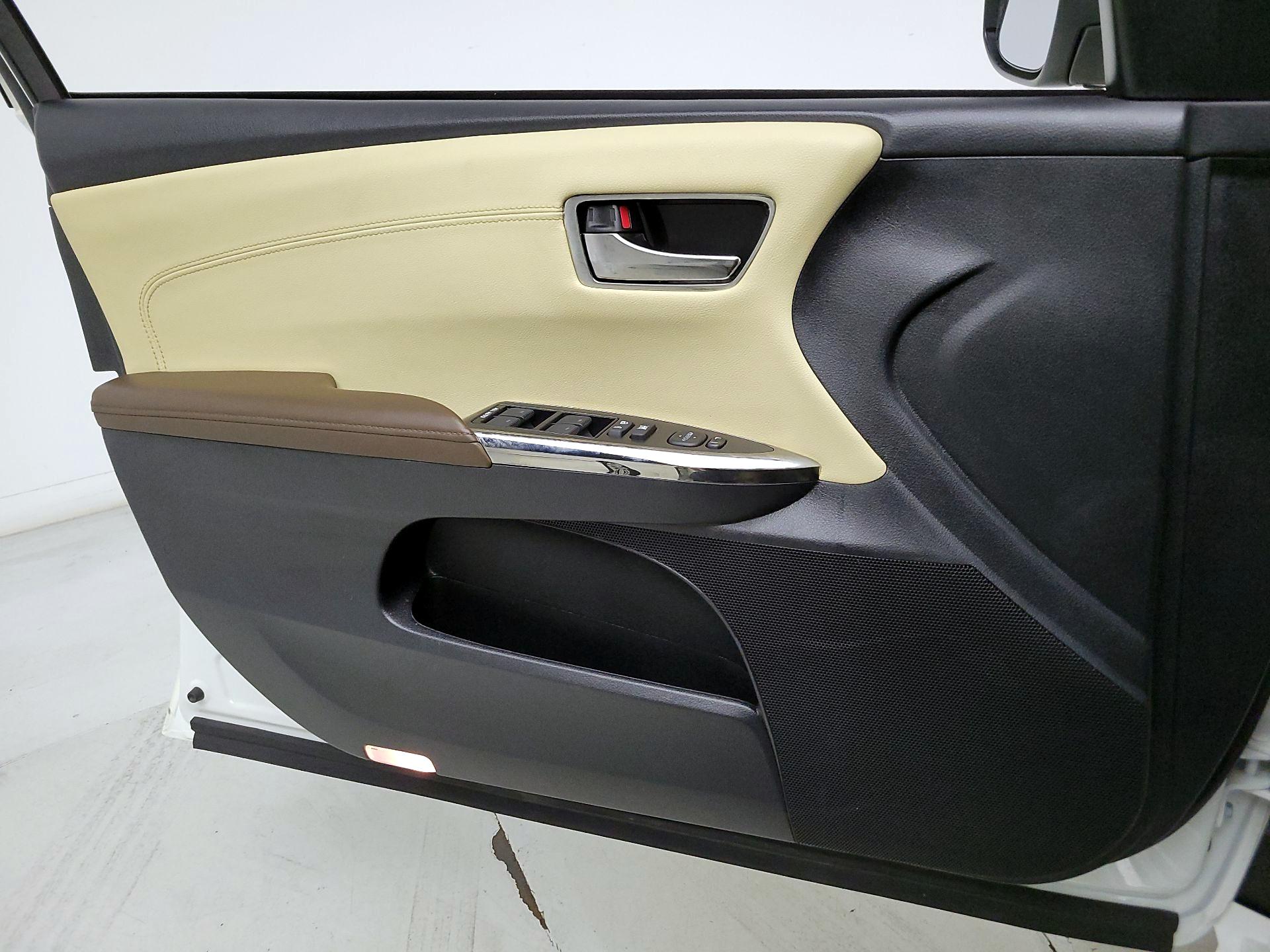 Thumbnail: 2015 Toyota Avalon - 12
