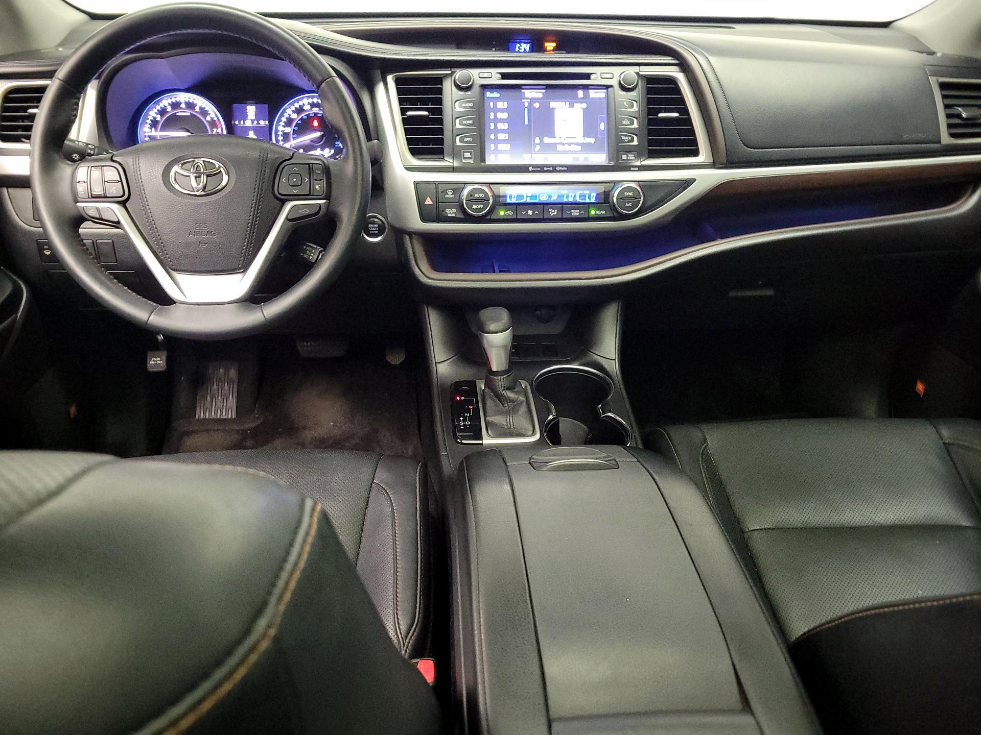 Thumbnail: 2016 Toyota Highlander - 9
