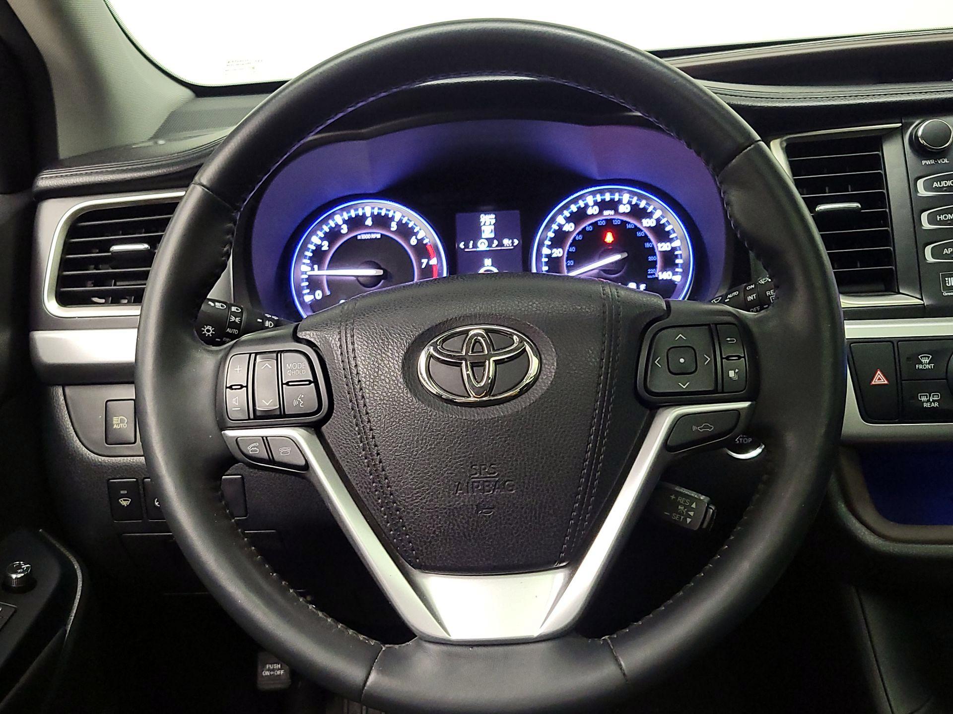 Thumbnail: 2016 Toyota Highlander - 10