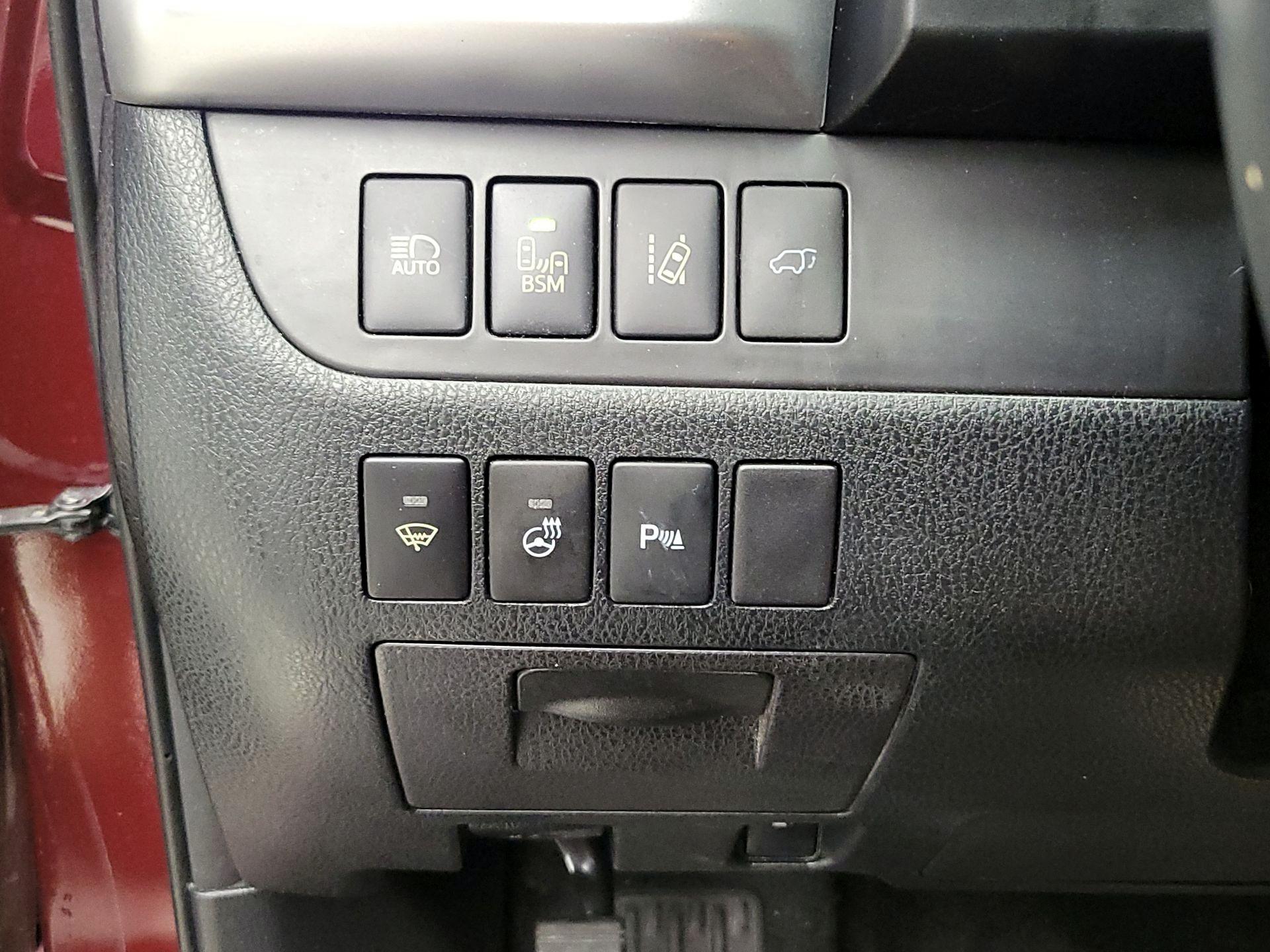 Thumbnail: 2016 Toyota Highlander - 13