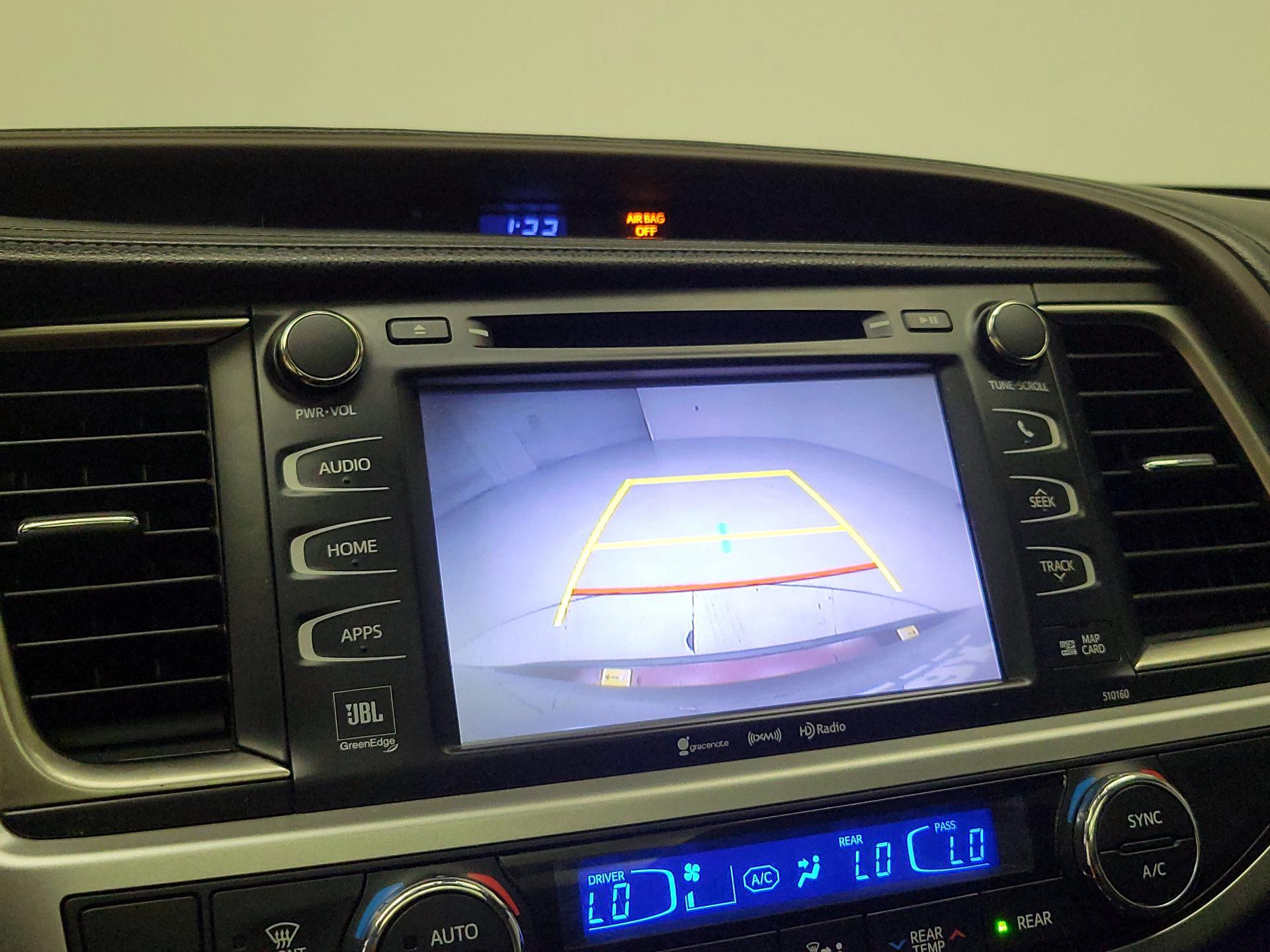 Thumbnail: 2016 Toyota Highlander - 14