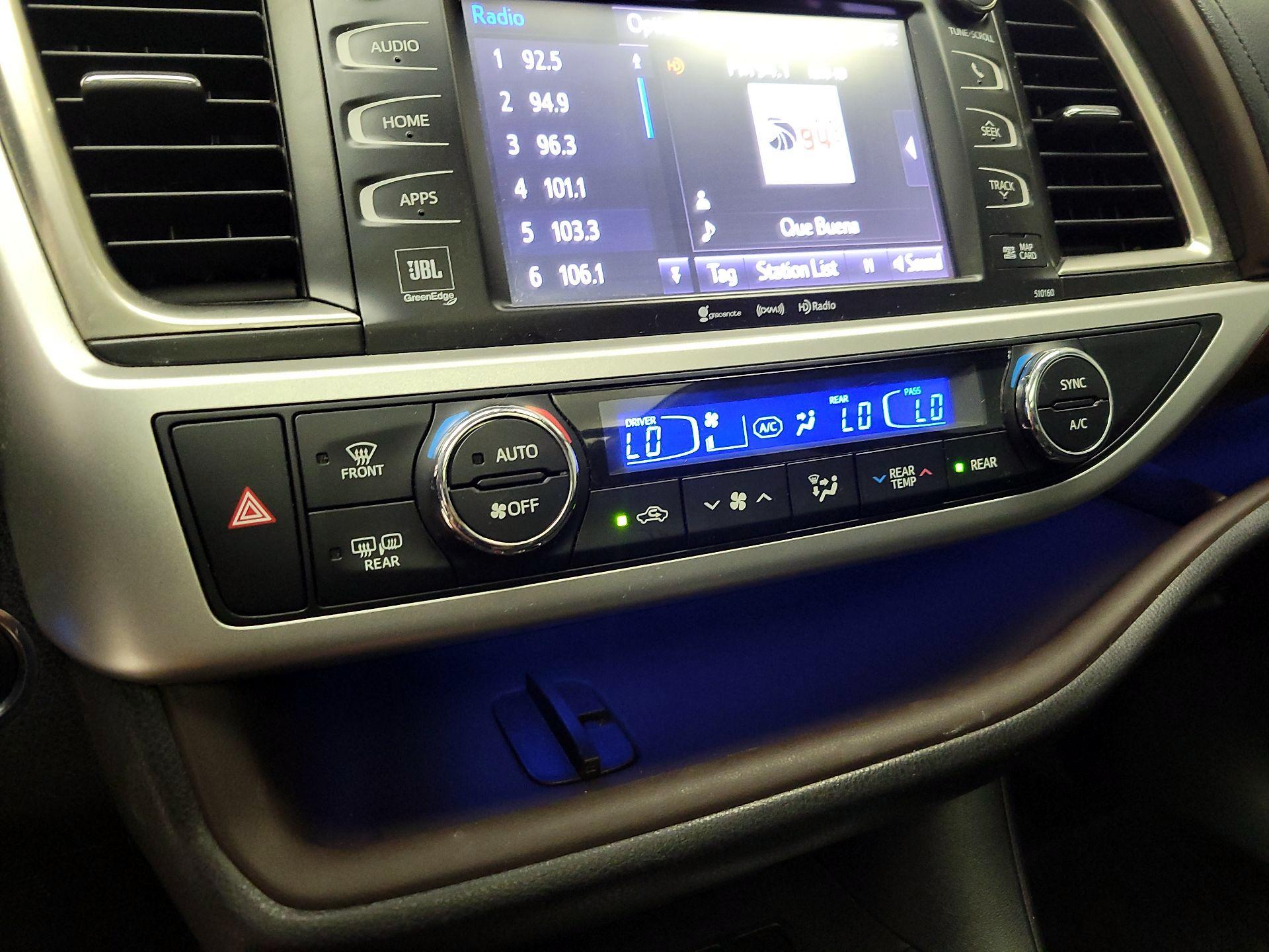 Thumbnail: 2016 Toyota Highlander - 16