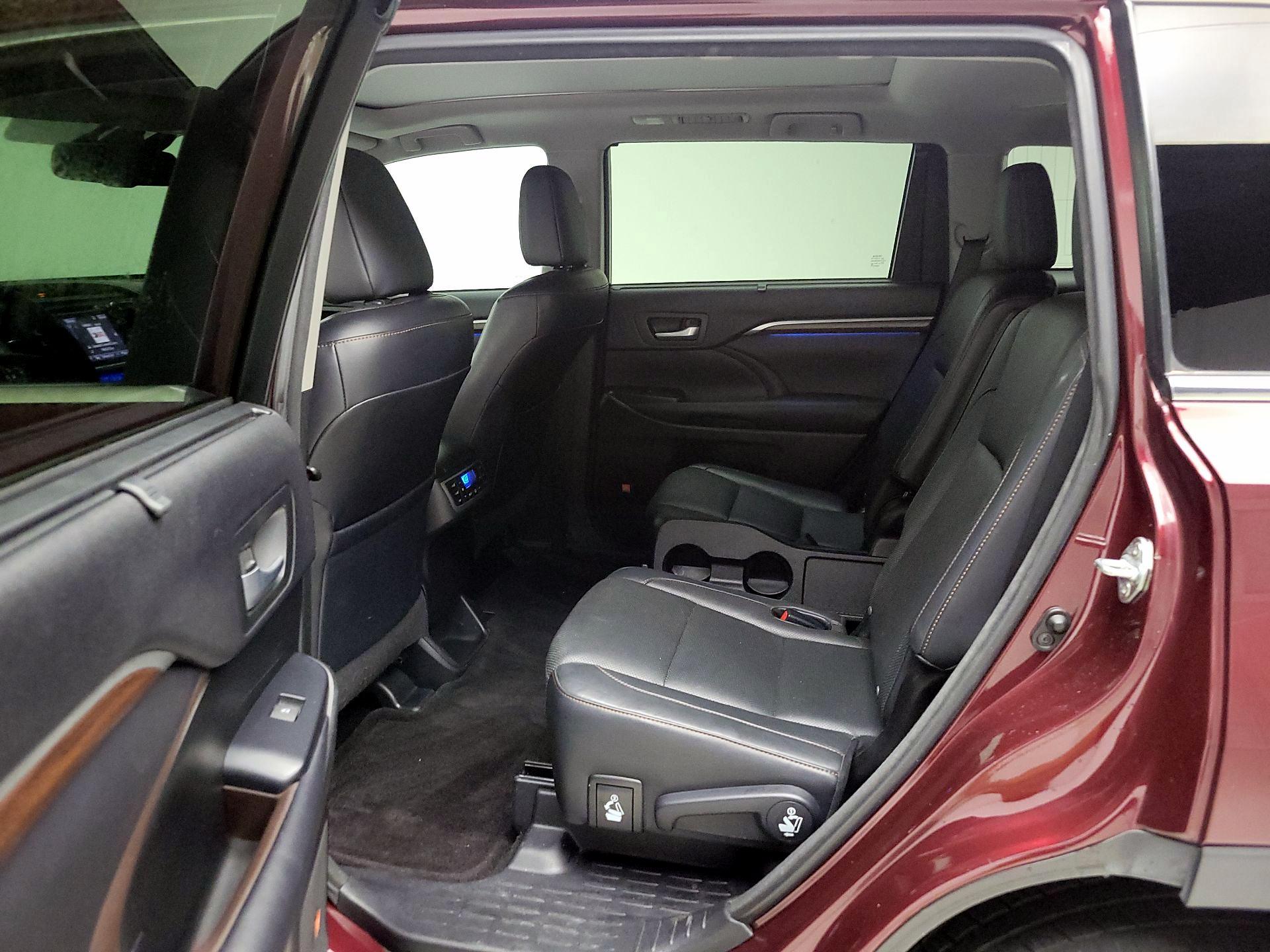 Thumbnail: 2016 Toyota Highlander - 20
