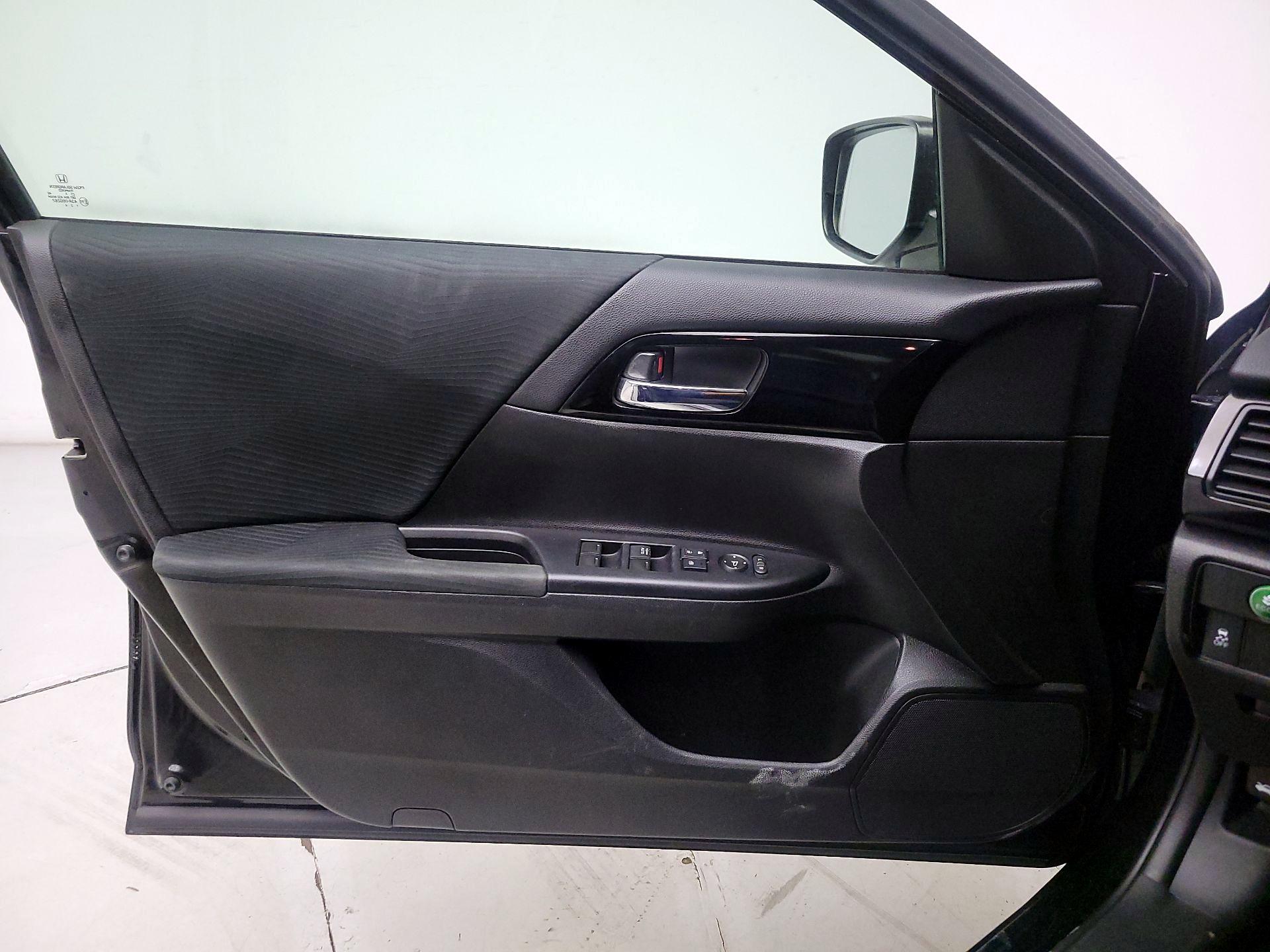 Thumbnail: 2016 Honda Accord - 12