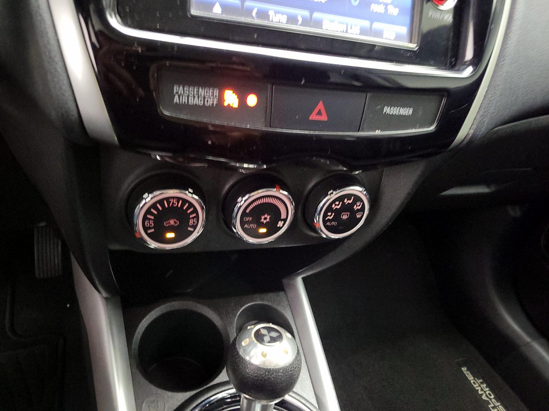 Thumbnail: 2014 Mitsubishi Outlander Sport - 16