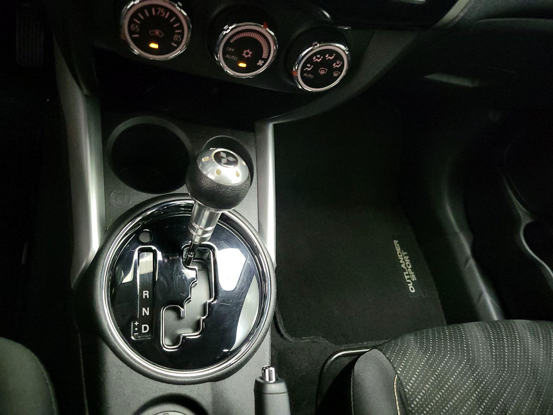 Thumbnail: 2014 Mitsubishi Outlander Sport - 17
