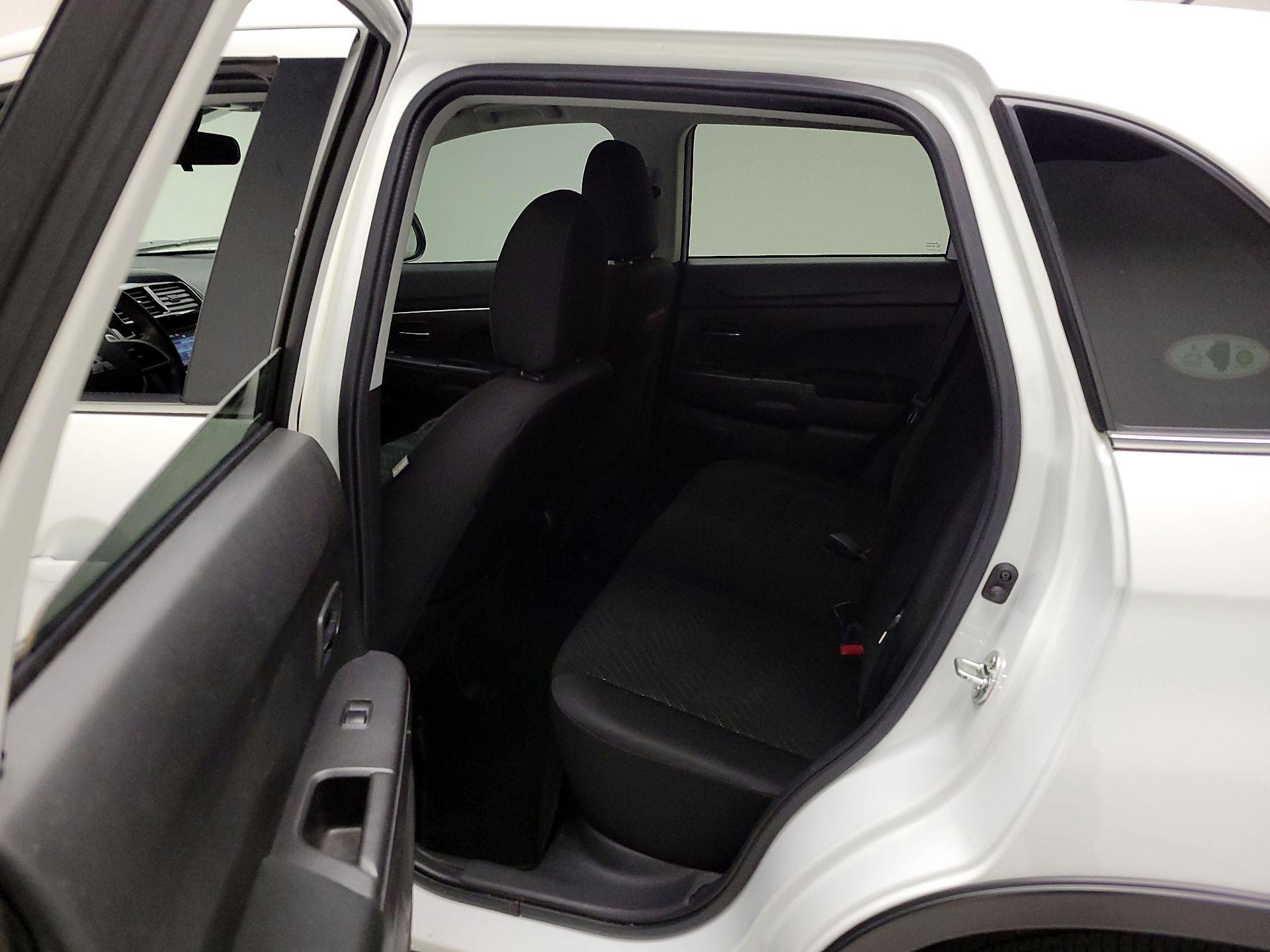 Thumbnail: 2014 Mitsubishi Outlander Sport - 19