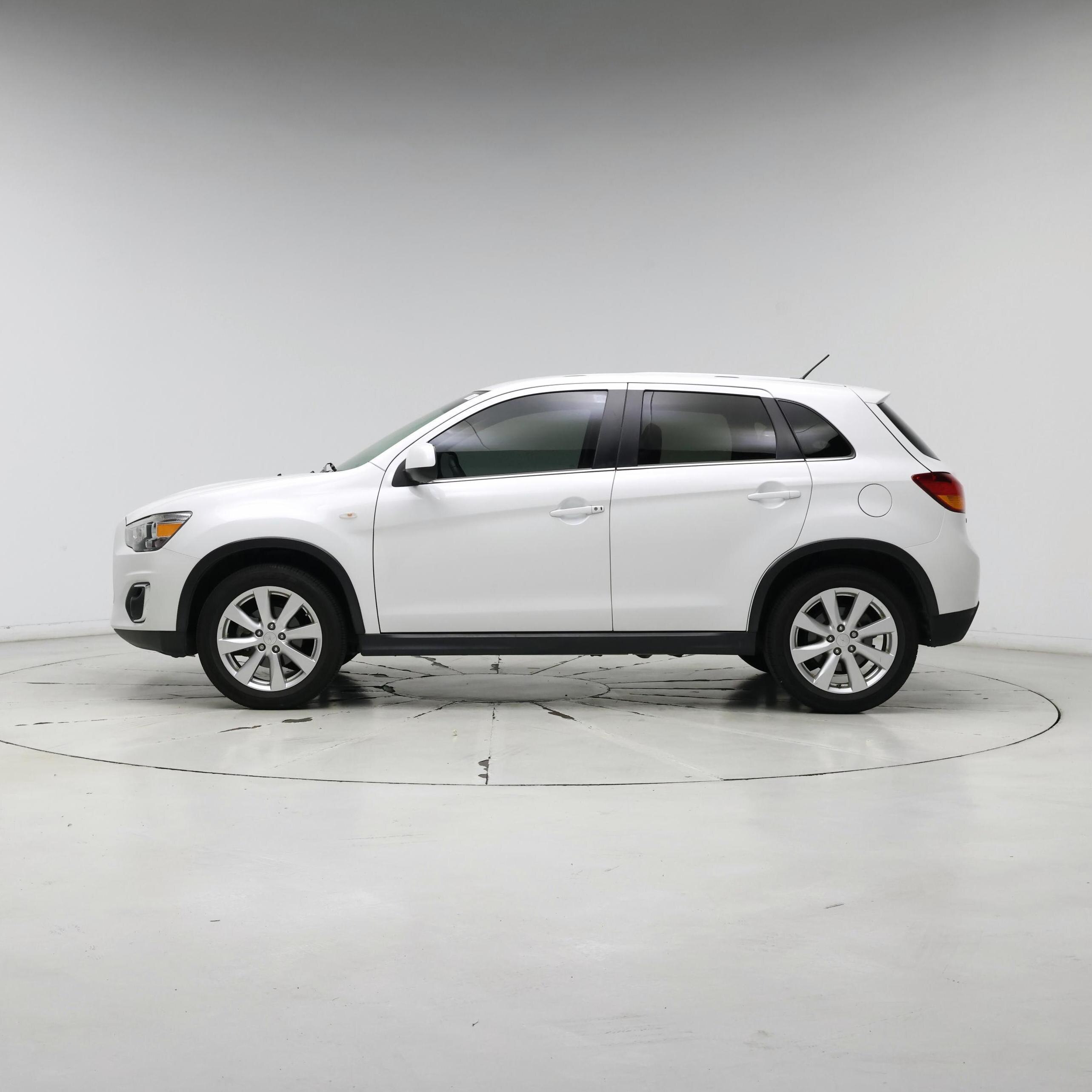 Thumbnail: 2014 Mitsubishi Outlander Sport - 3