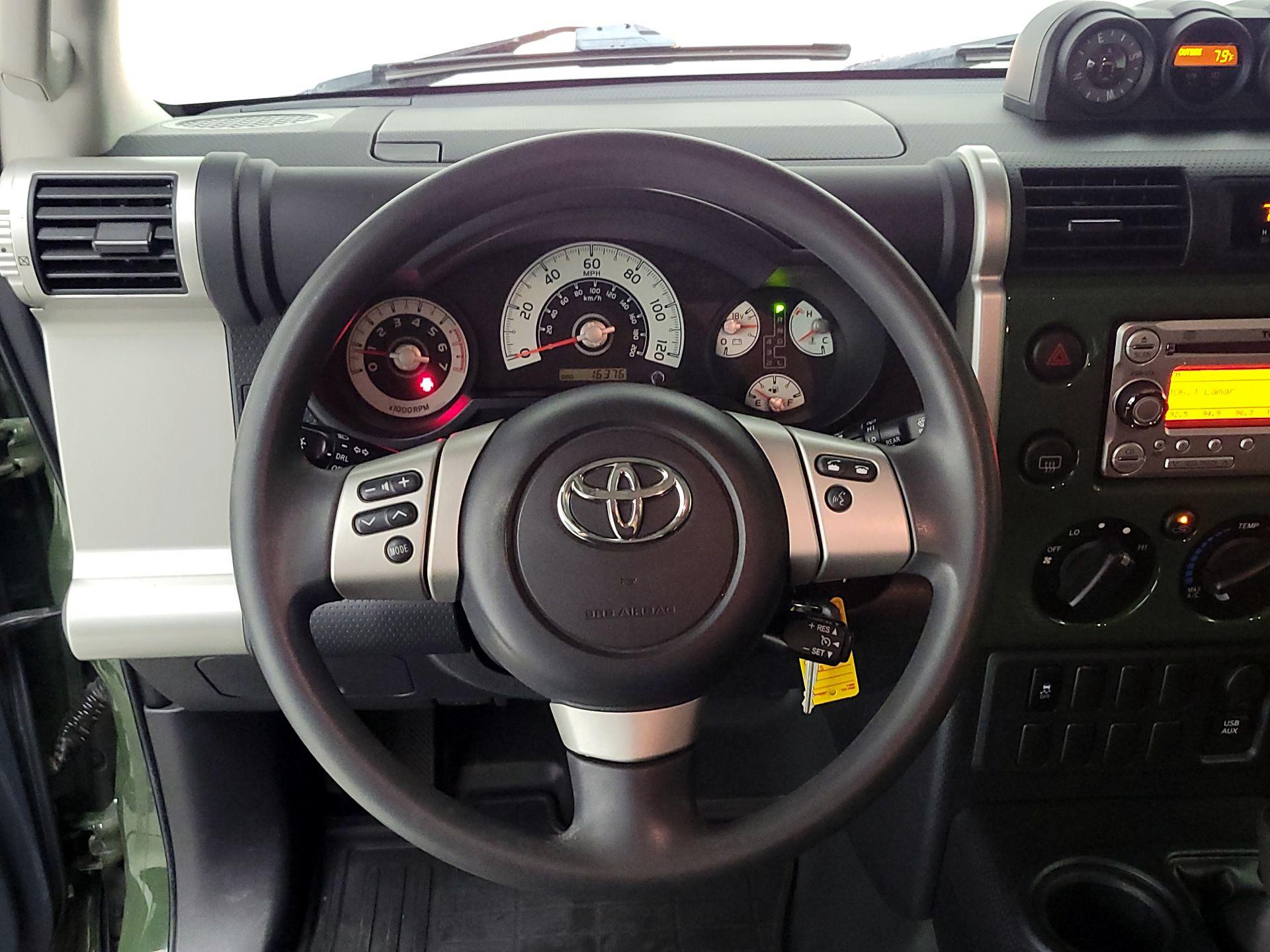 Thumbnail: 2014 Toyota FJ Cruiser - 10