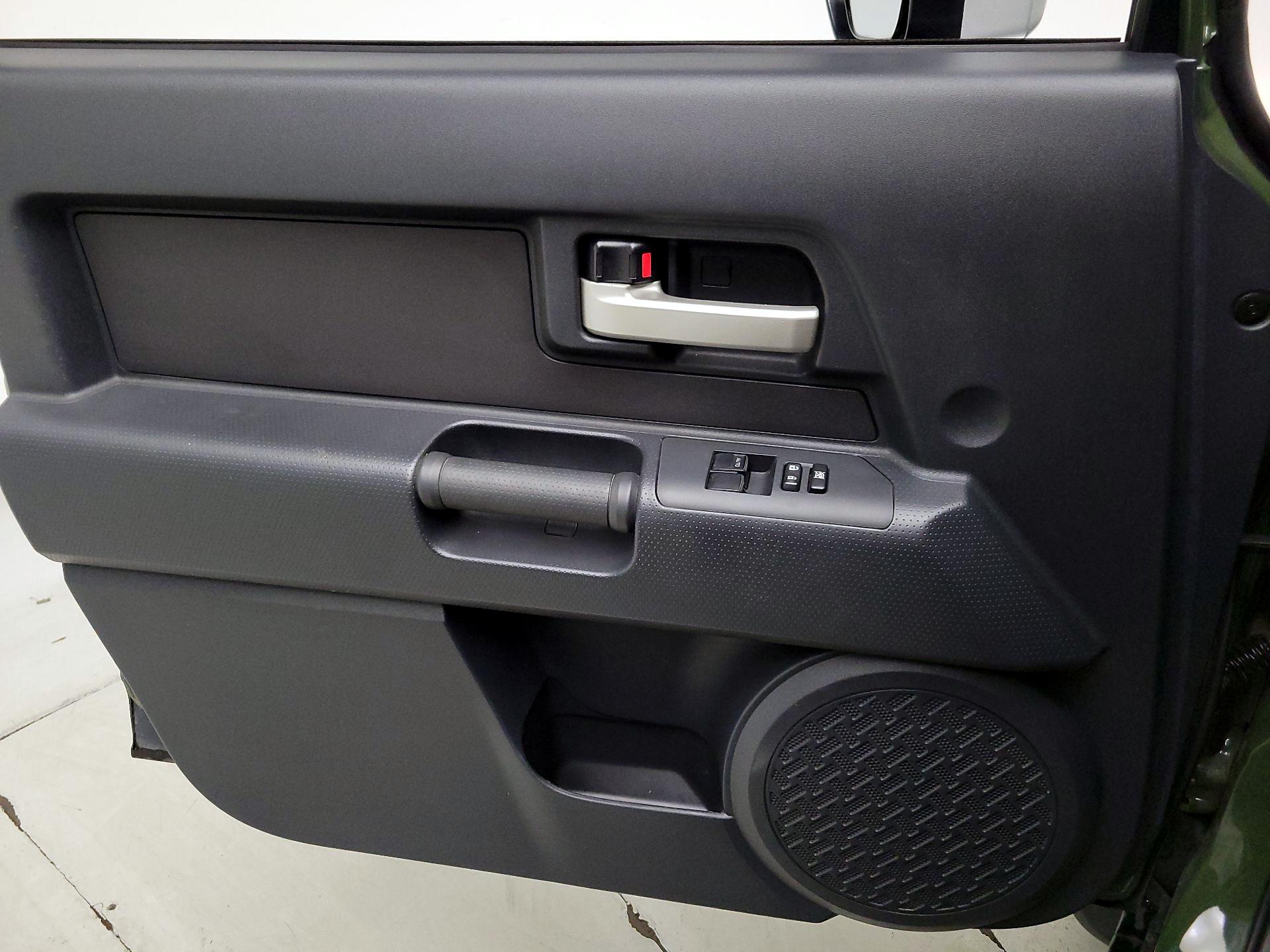 Thumbnail: 2014 Toyota FJ Cruiser - 12