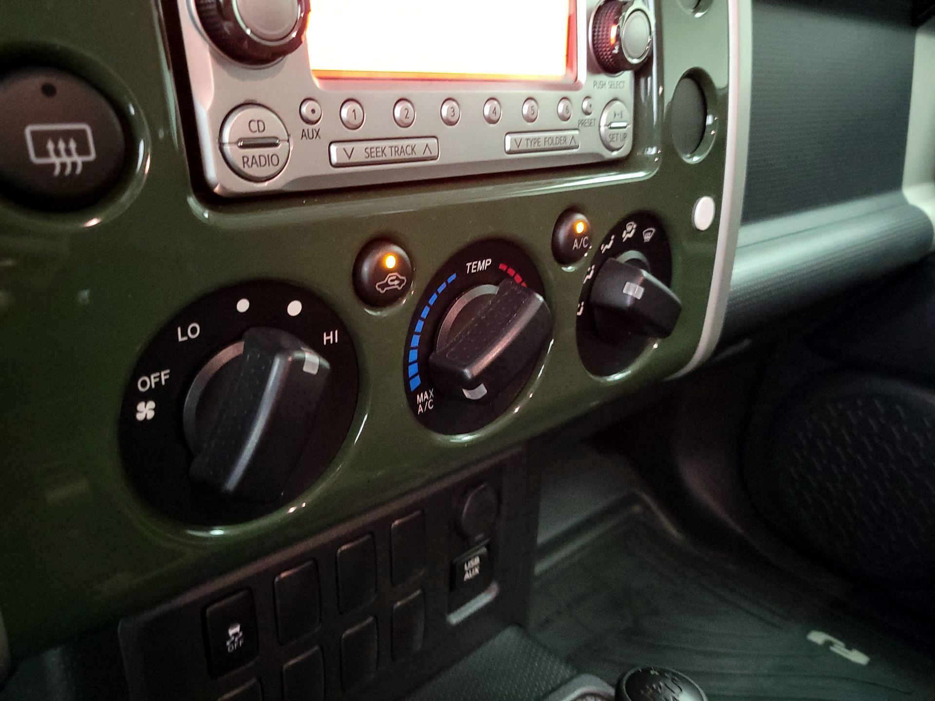 Thumbnail: 2014 Toyota FJ Cruiser - 16