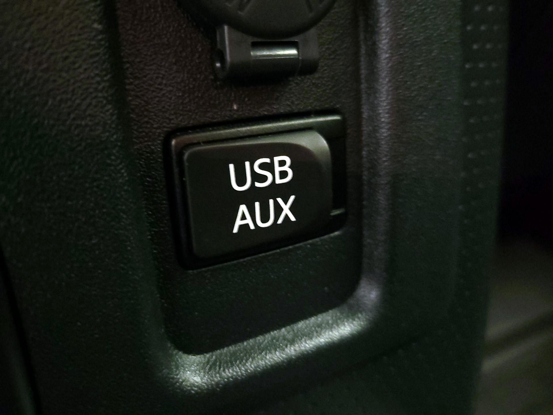 Thumbnail: 2014 Toyota FJ Cruiser - 18