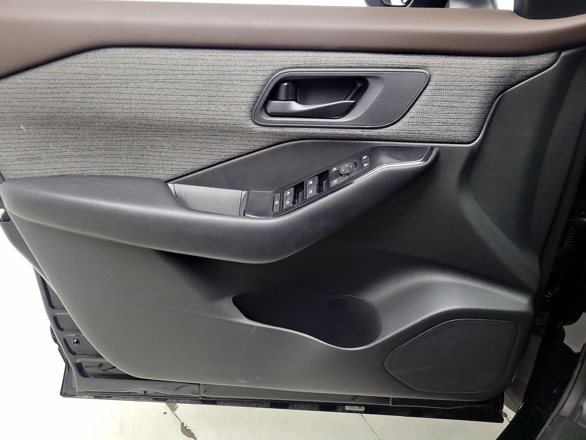 Thumbnail: 2023 Nissan Rogue - 12