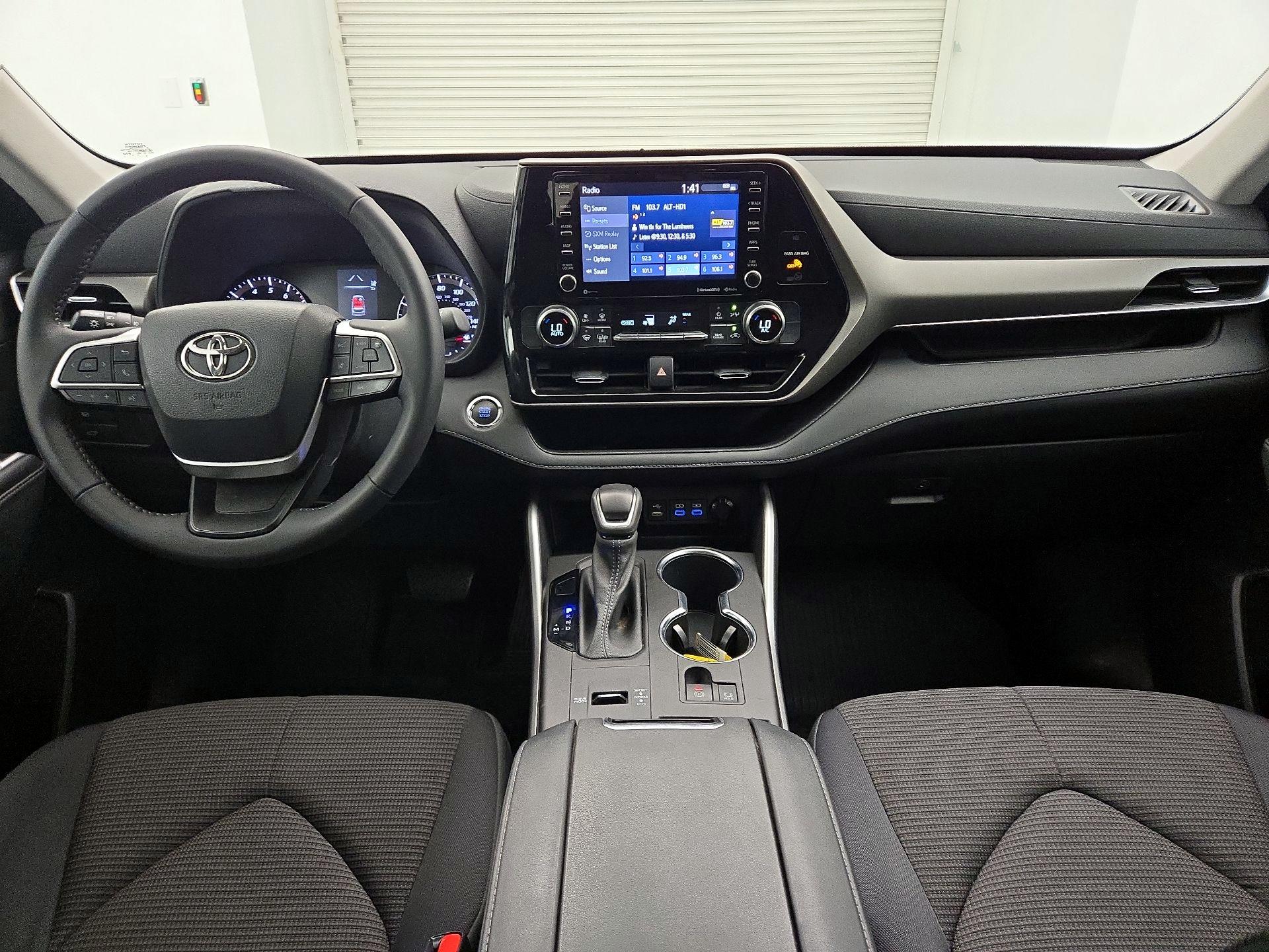 Thumbnail: 2022 Toyota Highlander - 9