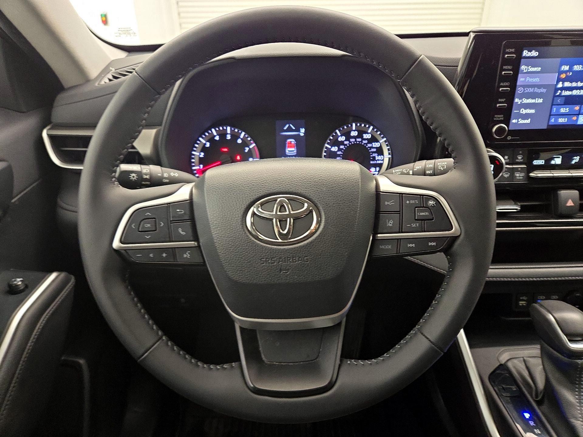 Thumbnail: 2022 Toyota Highlander - 10