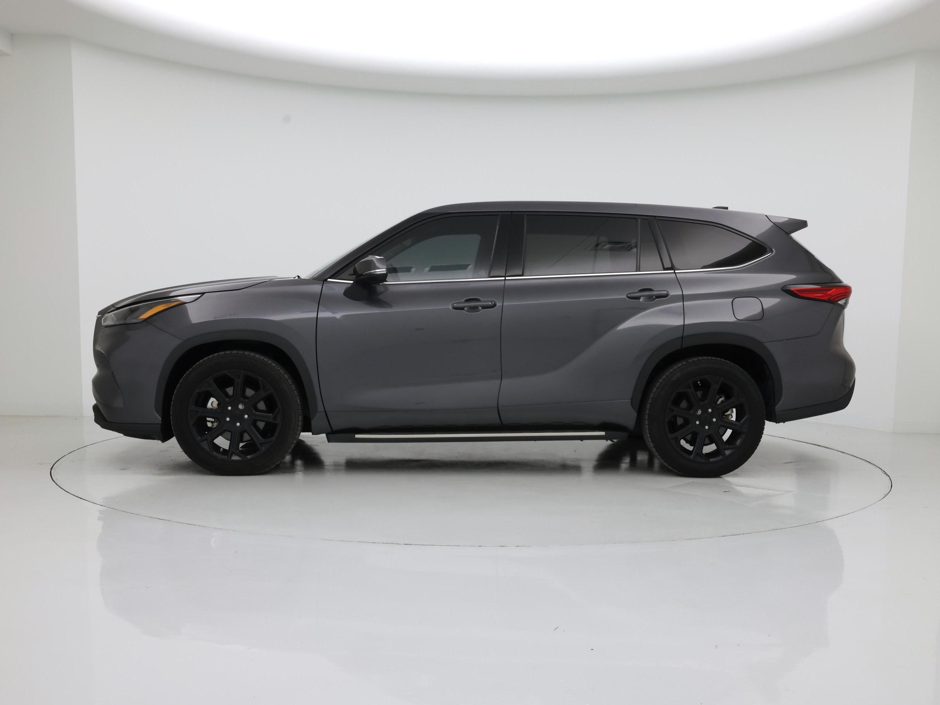 Thumbnail: 2022 Toyota Highlander - 3