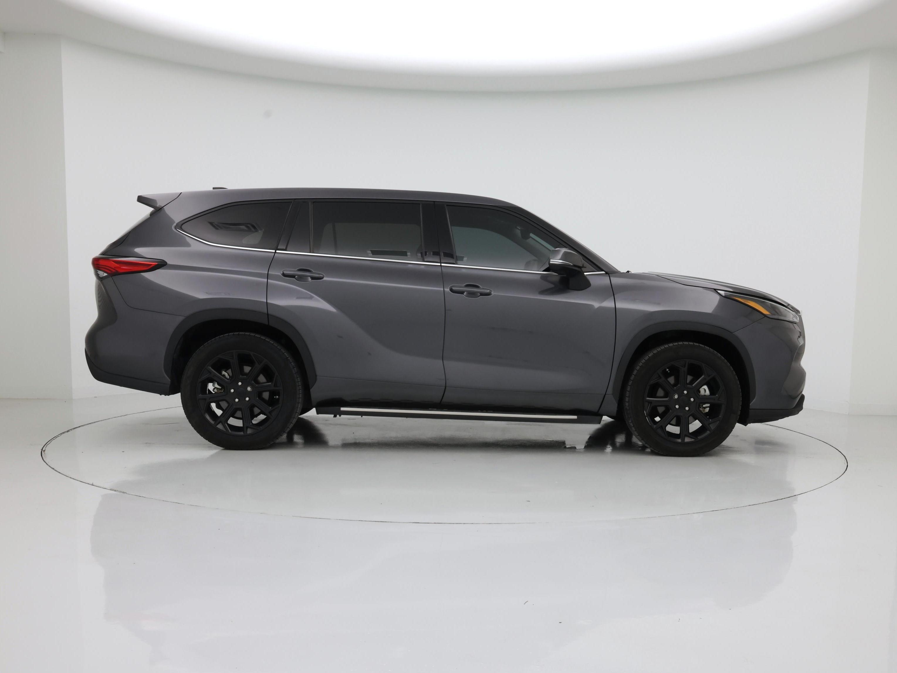 Thumbnail: 2022 Toyota Highlander - 7