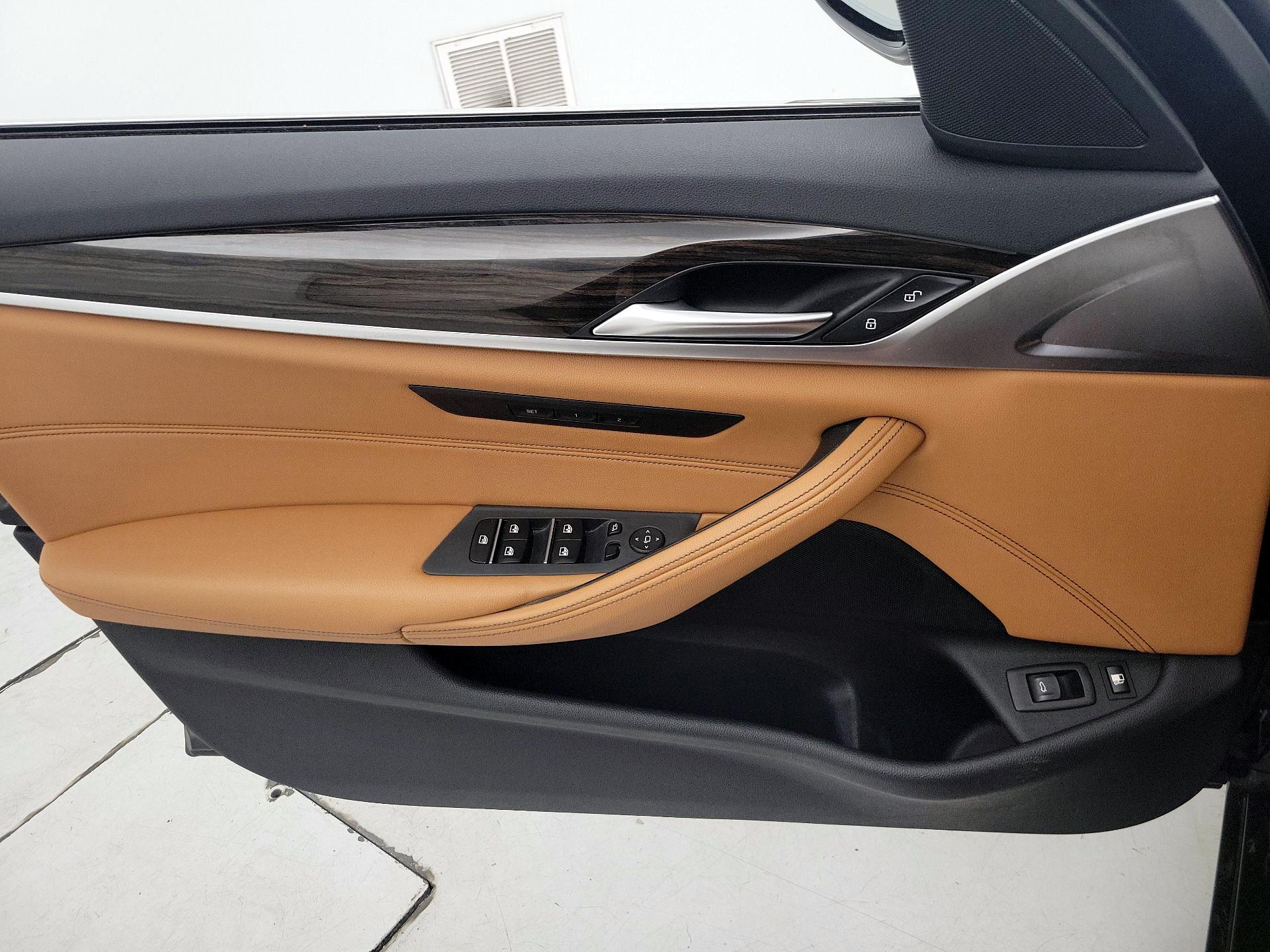 Thumbnail: 2021 BMW 5 Series - 12
