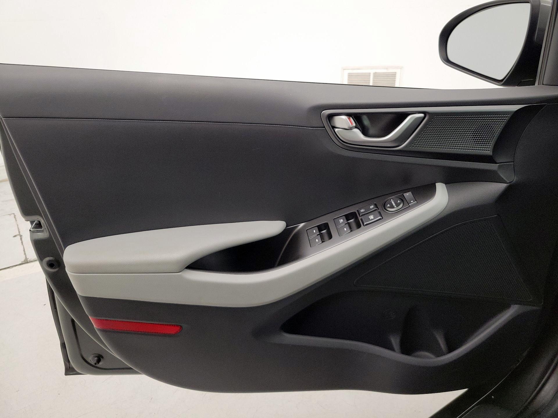 Thumbnail: 2022 Hyundai Ioniq - 12