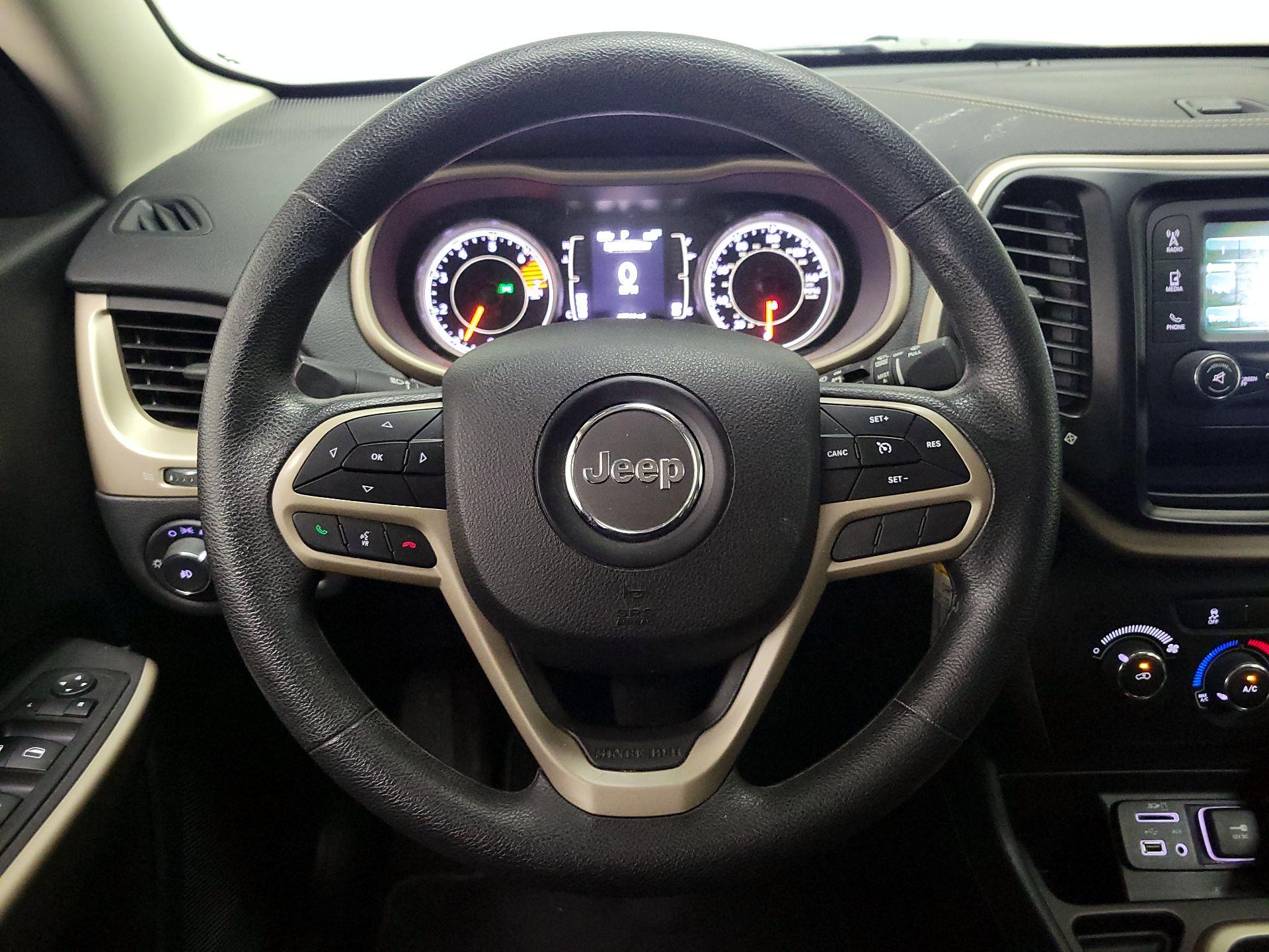 Thumbnail: 2018 Jeep Cherokee - 10