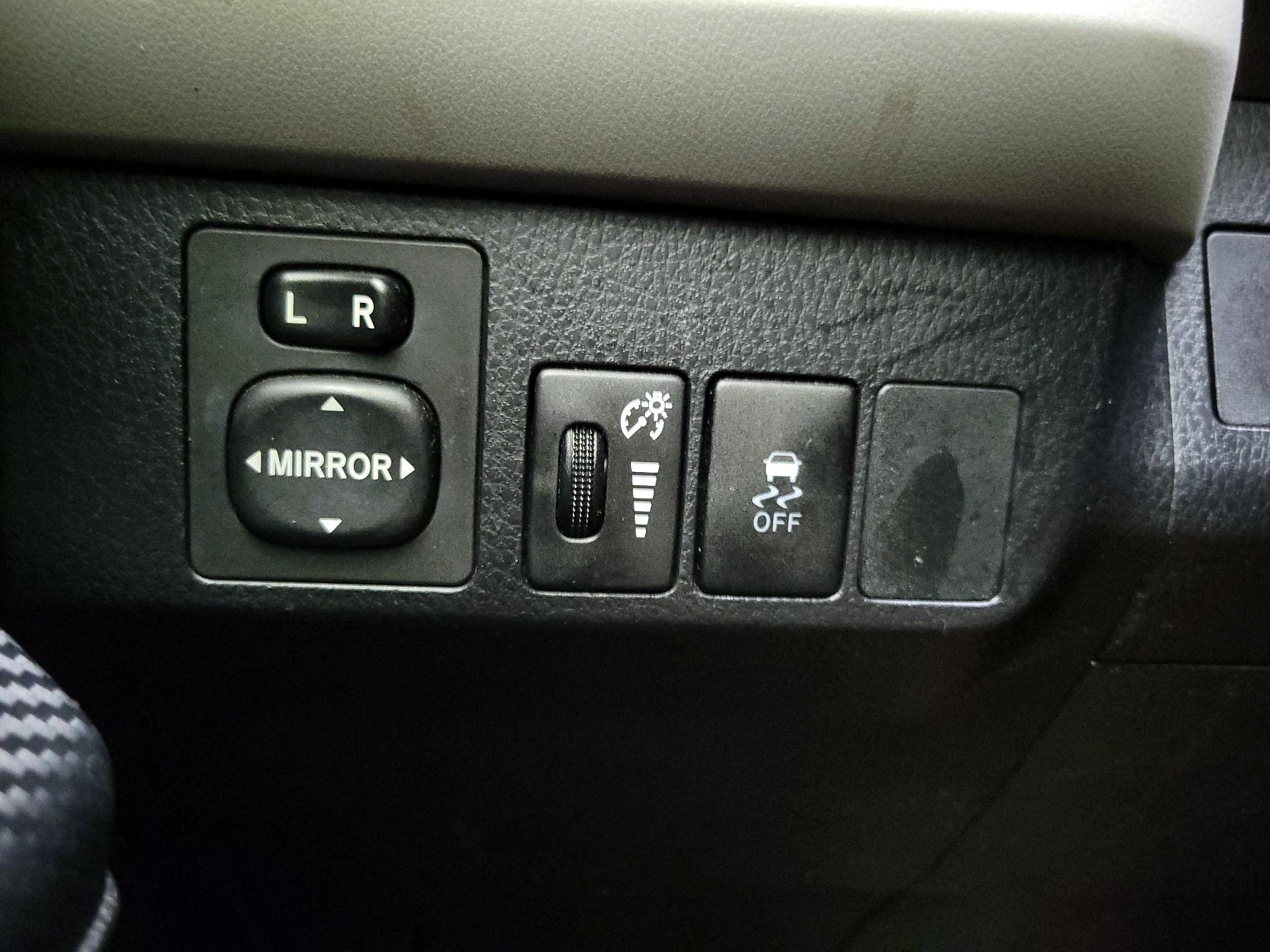 Thumbnail: 2015 Toyota RAV4 - 13