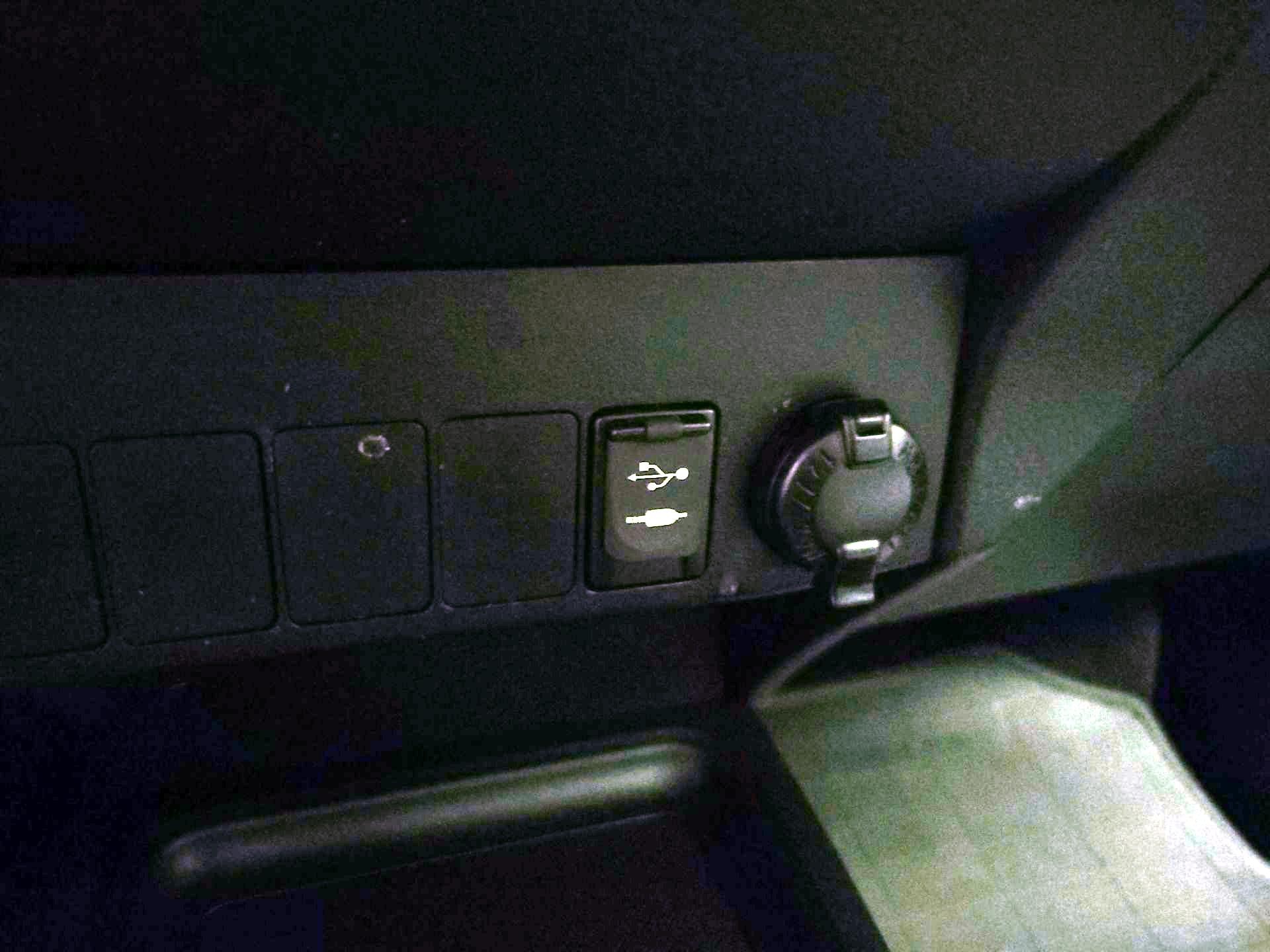 Thumbnail: 2015 Toyota RAV4 - 18