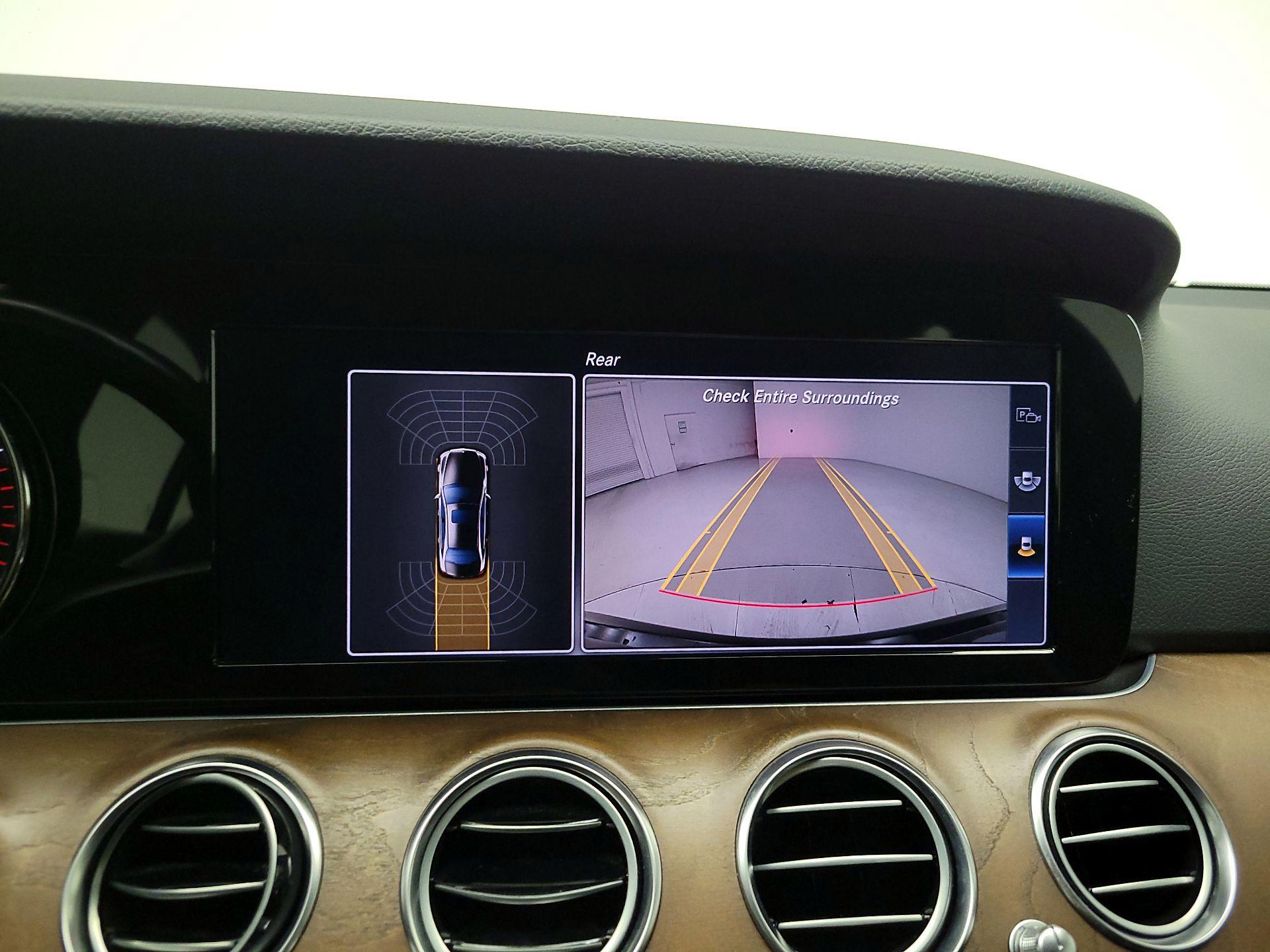 Thumbnail: 2017 Mercedes-Benz E-Class - 15