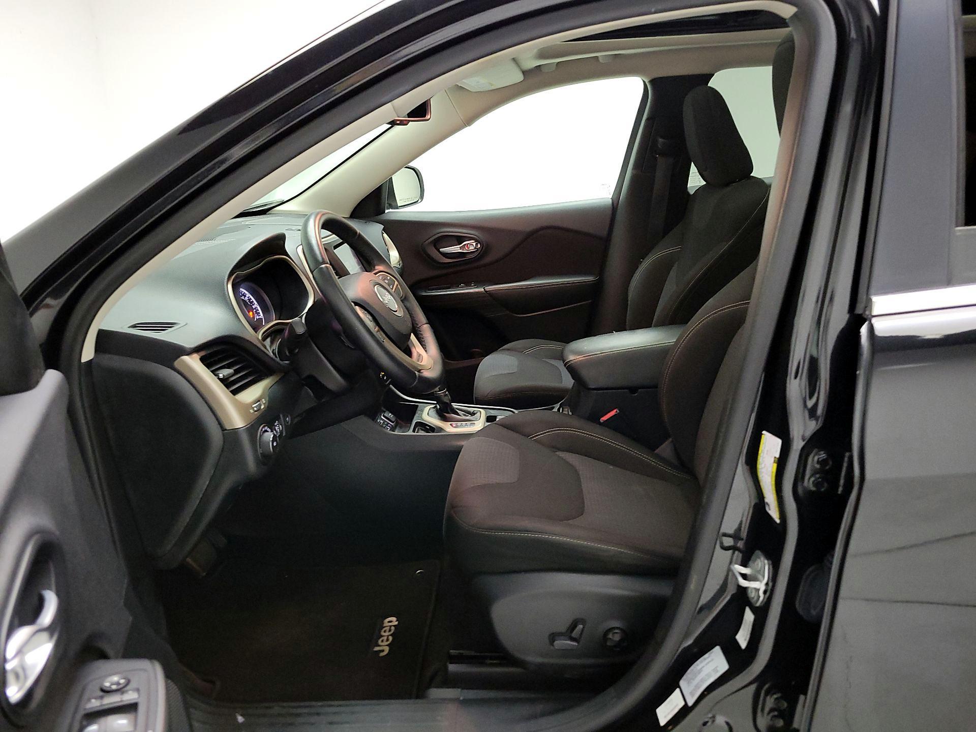Thumbnail: 2015 Jeep Cherokee - 11