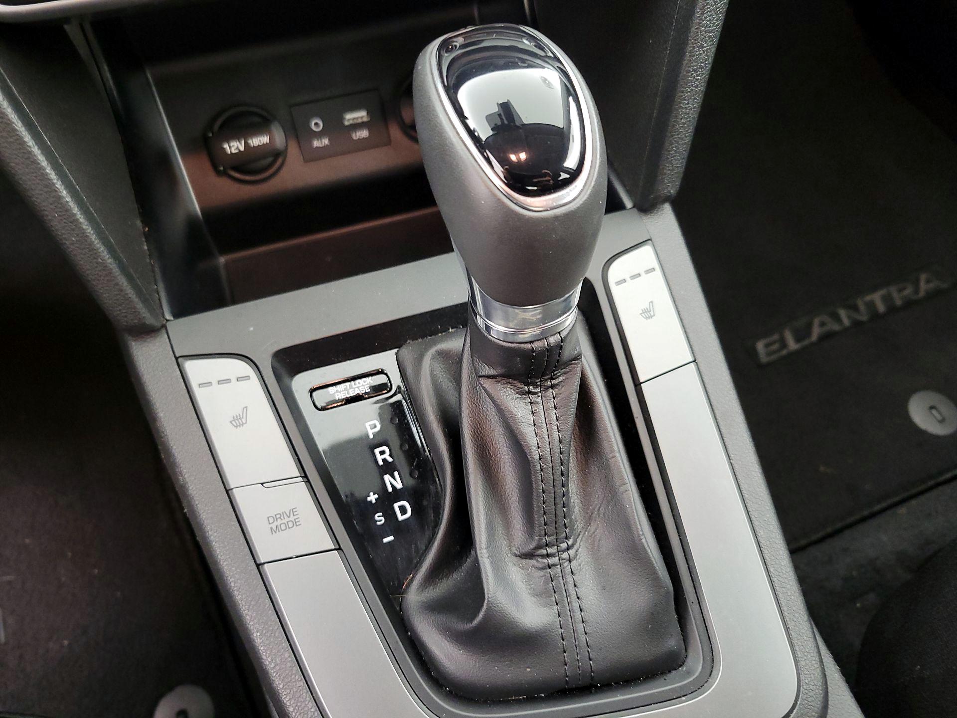 Thumbnail: 2020 Hyundai Elantra - 17