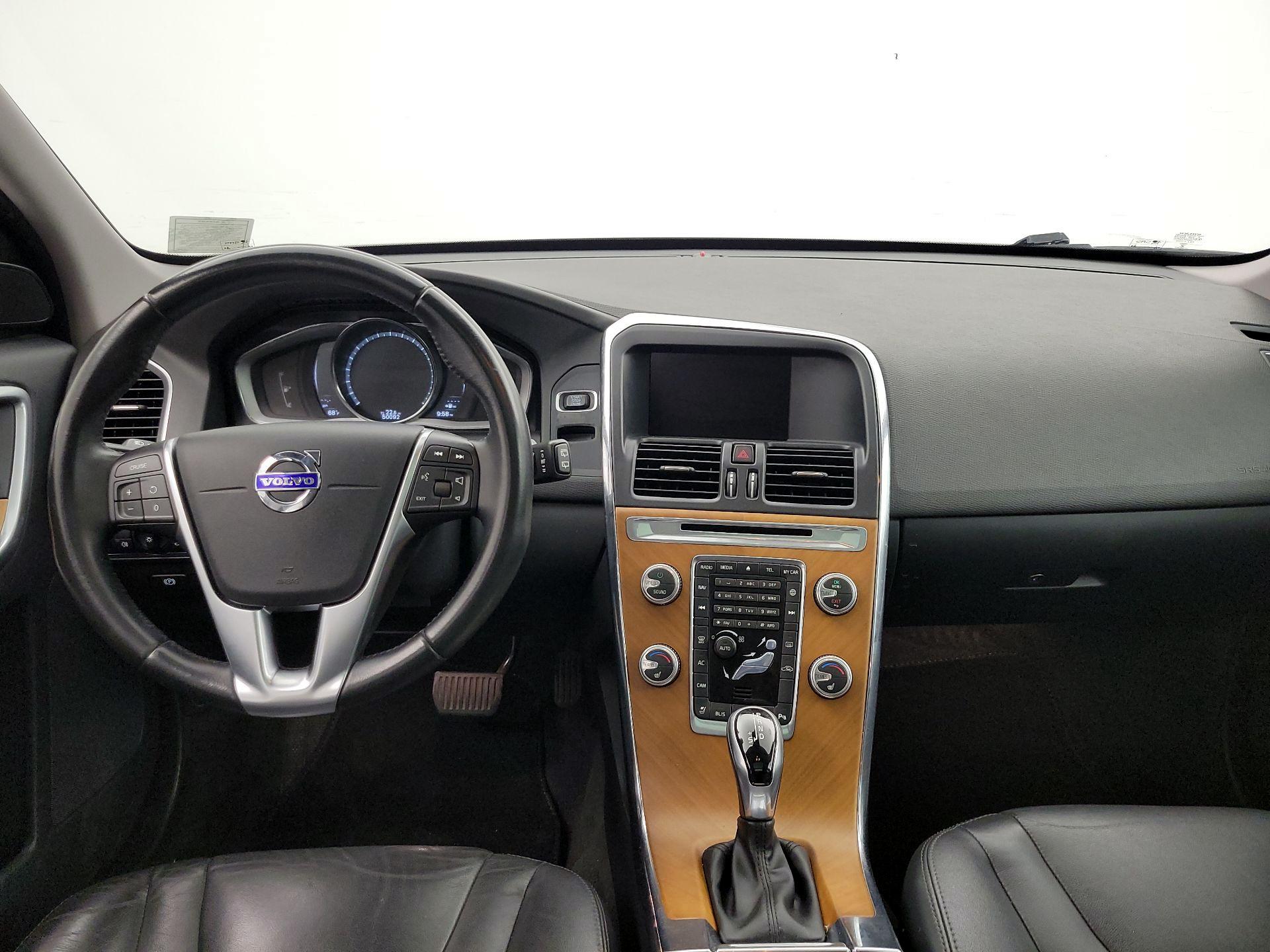 Thumbnail: 2017 Volvo XC60 - 9