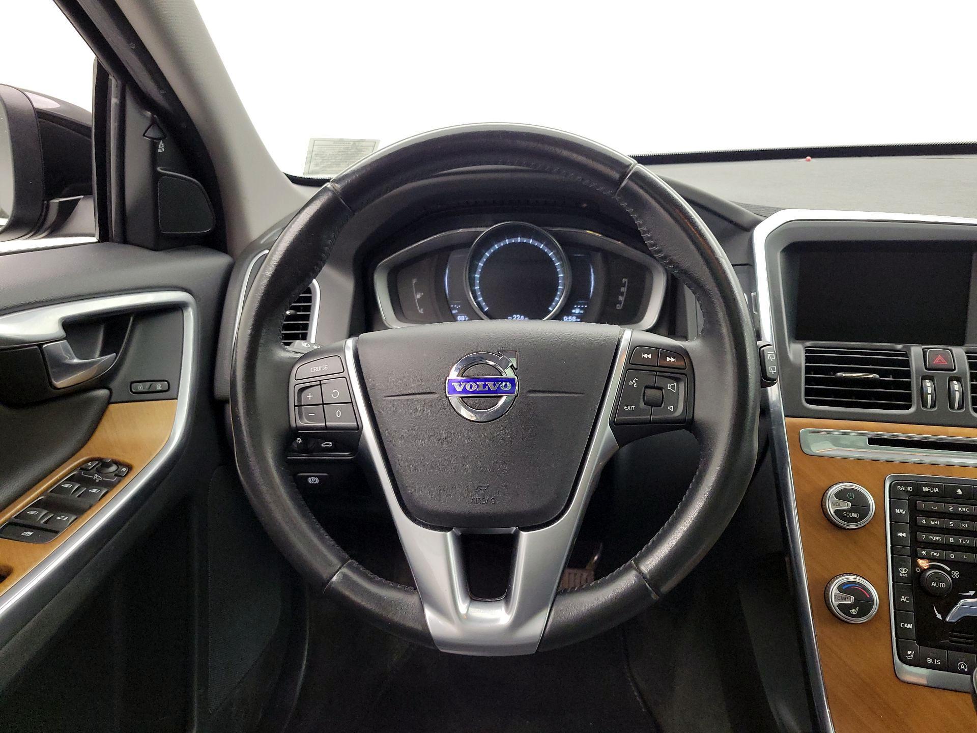 Thumbnail: 2017 Volvo XC60 - 10