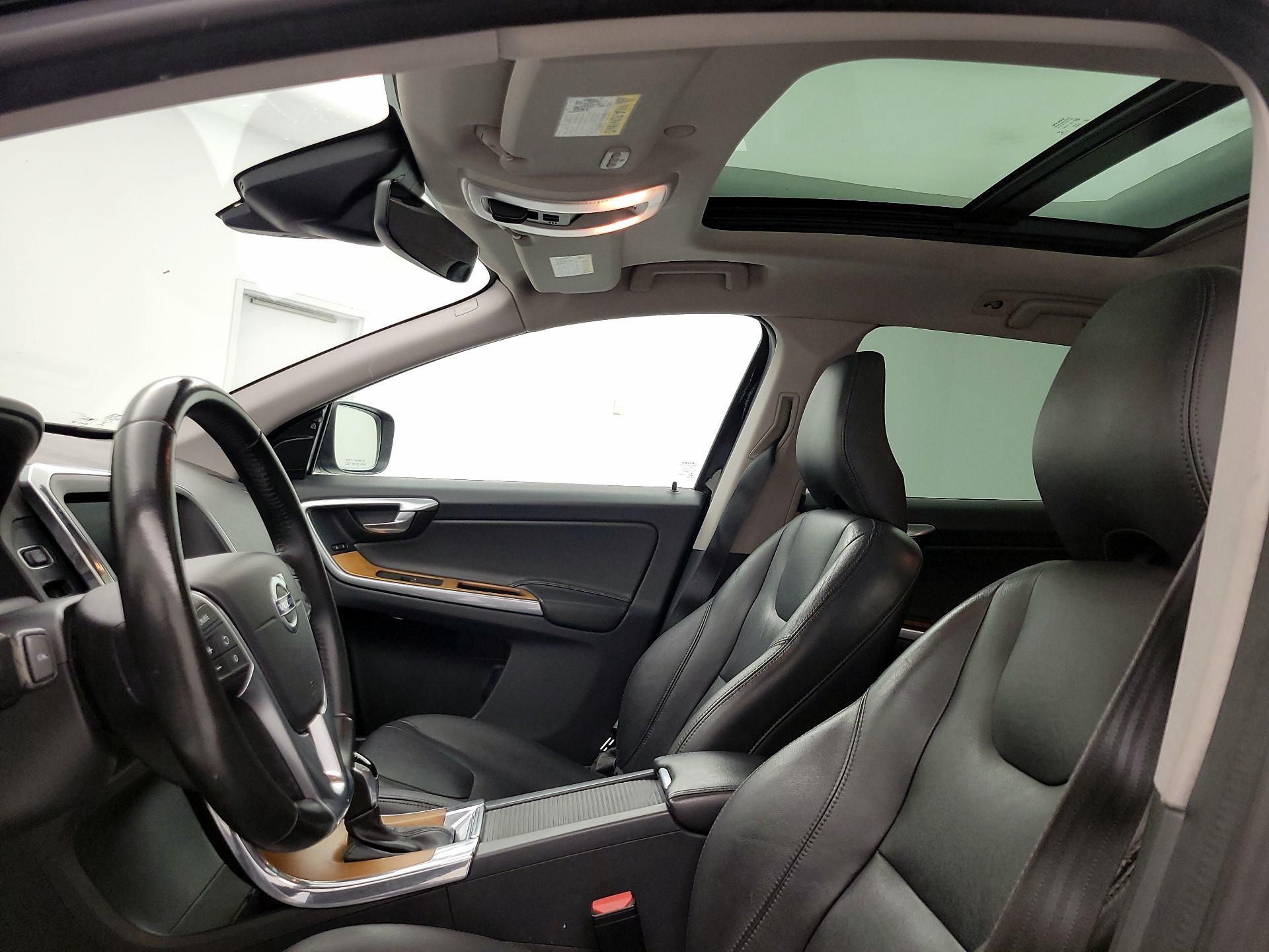 Thumbnail: 2017 Volvo XC60 - 20