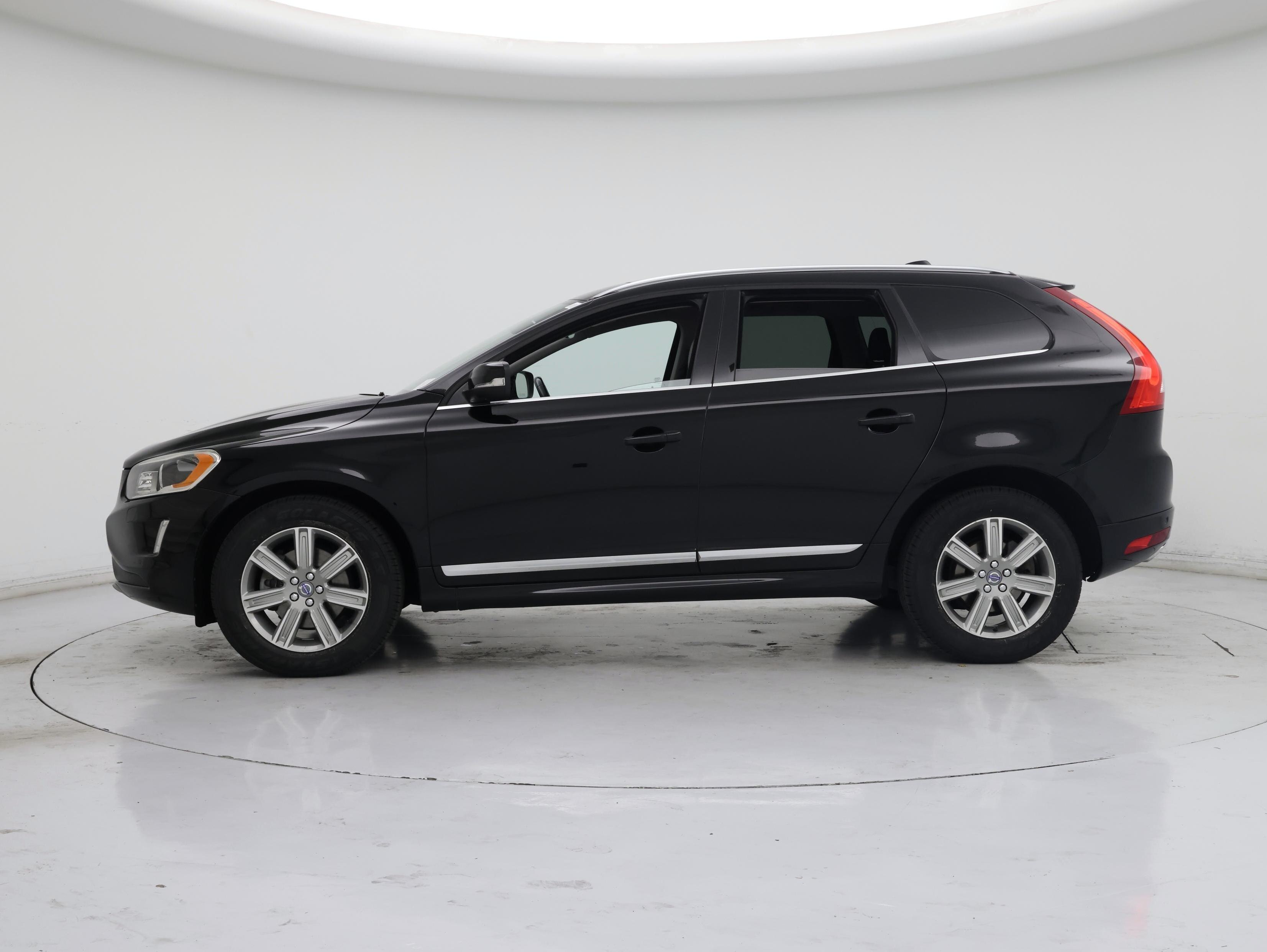 Thumbnail: 2017 Volvo XC60 - 3
