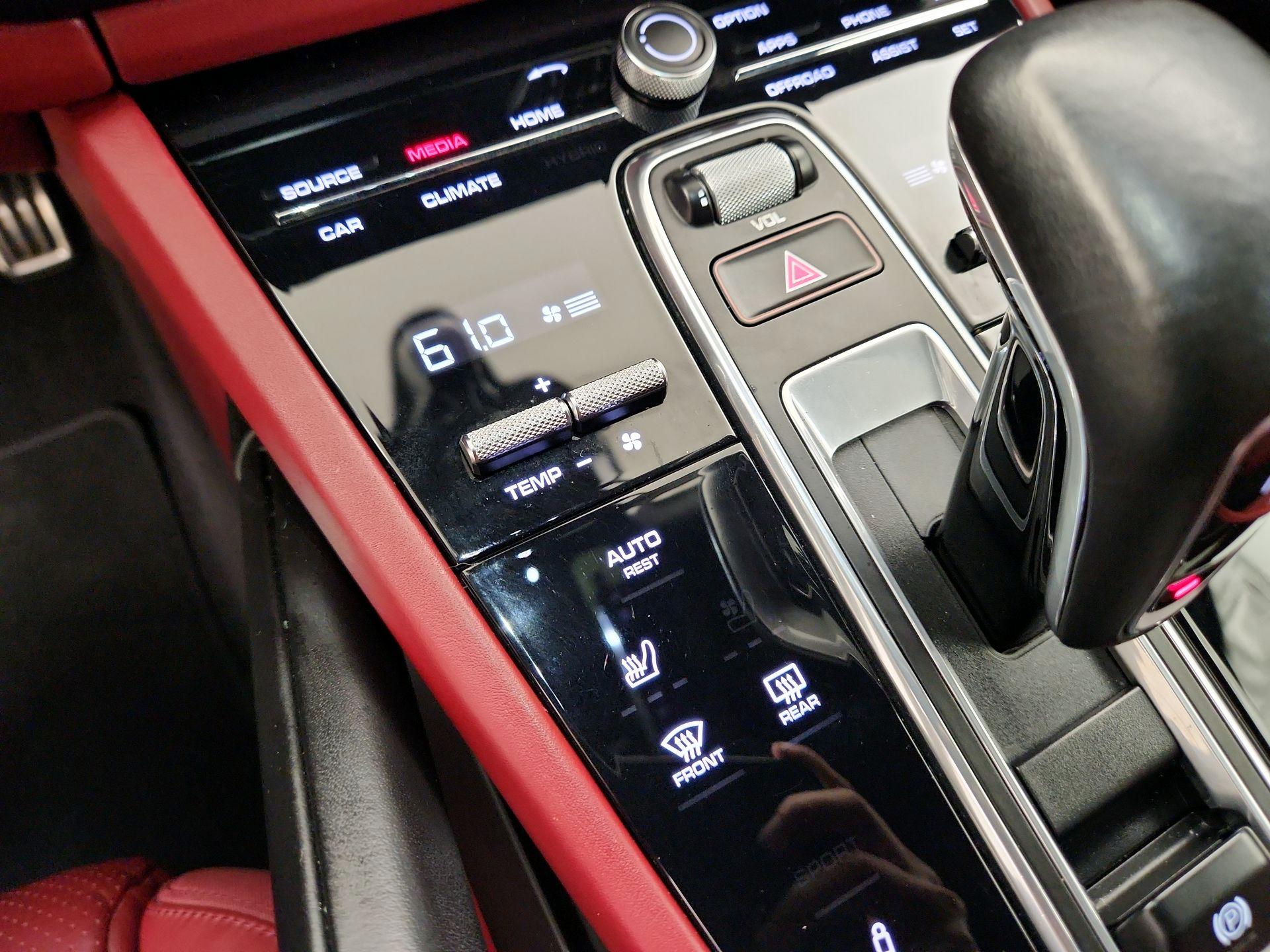 Thumbnail: 2020 Porsche Cayenne - 17