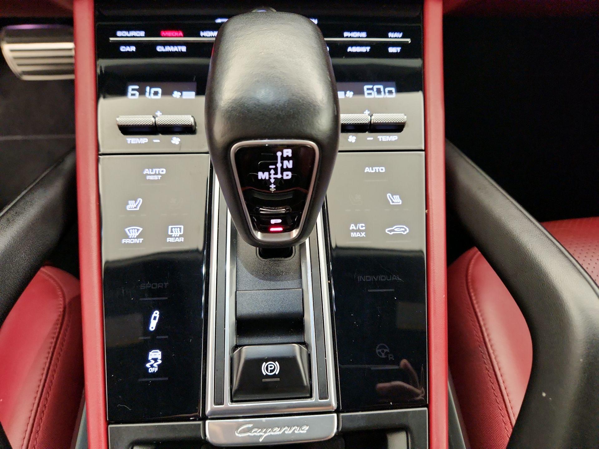 Thumbnail: 2020 Porsche Cayenne - 18