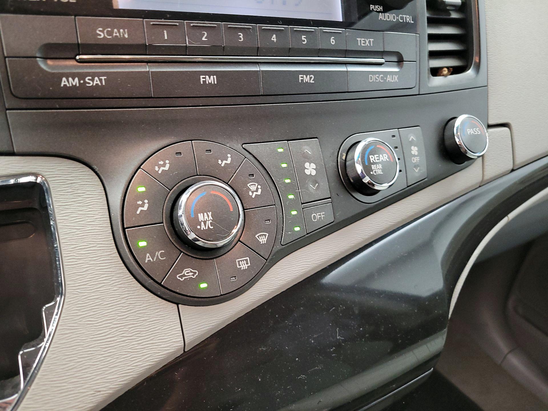 Thumbnail: 2014 Toyota Sienna - 14