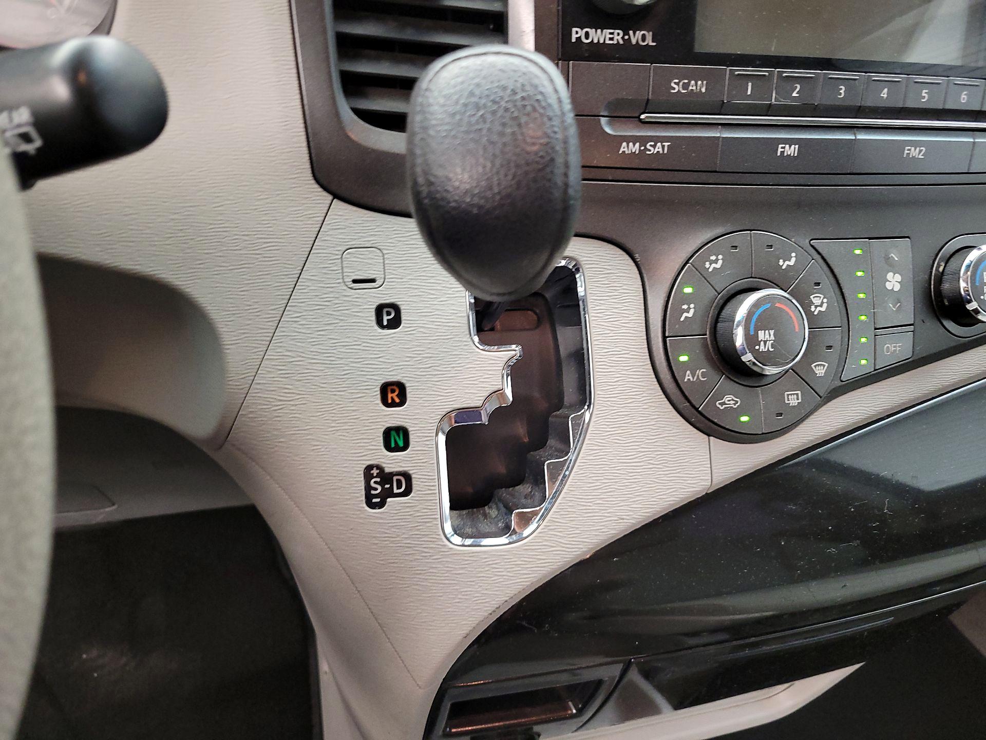 Thumbnail: 2014 Toyota Sienna - 15